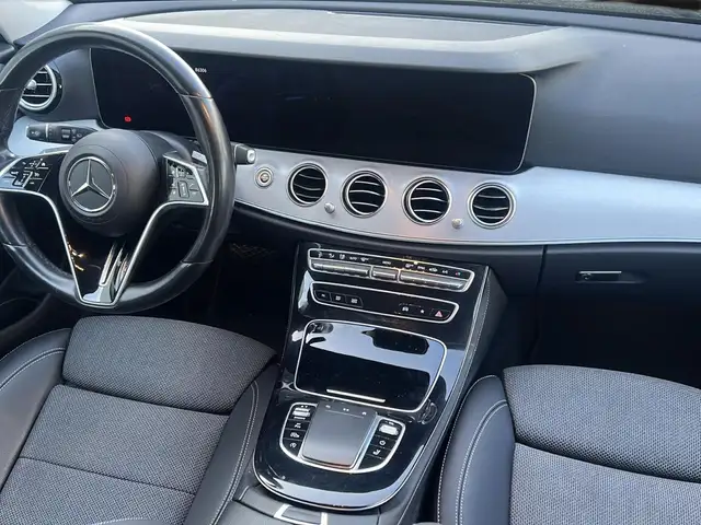 Mercedes-Benz 220 view 15