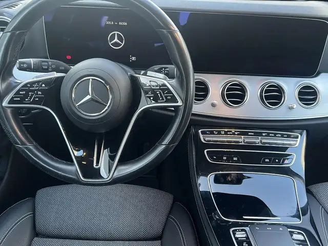 Mercedes-Benz 220 view 13
