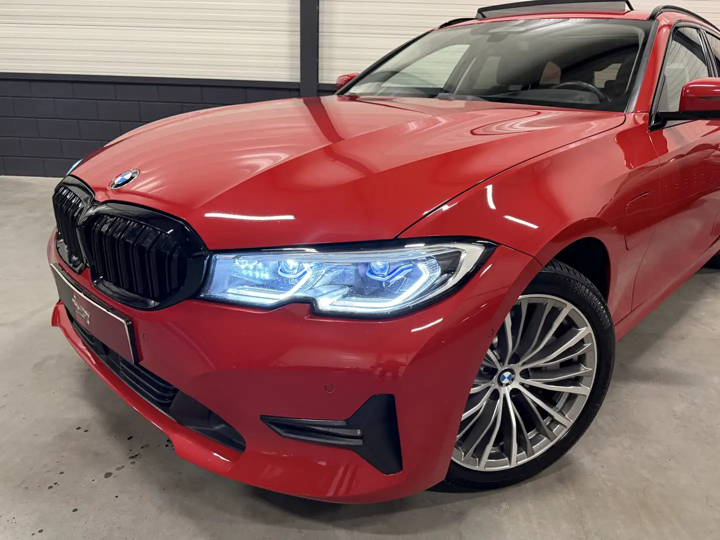 BMW 330 3-serie Touring 330e High Exe 87DKM/PANO/LASER/TRE - 2