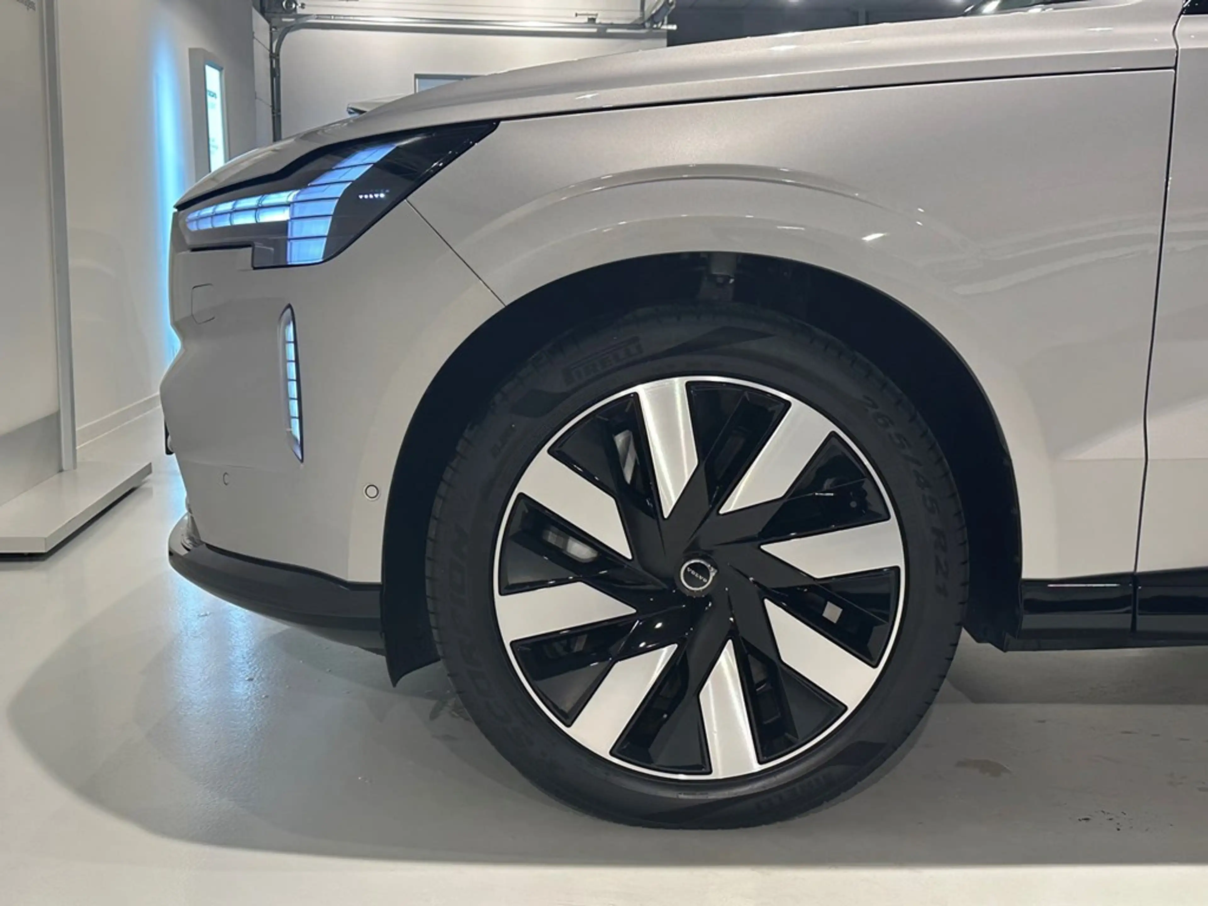 Volvo EX90 Recharge Twin Ultra + LUCHTVERING + B&W ++ SOLD ++ — photo 3