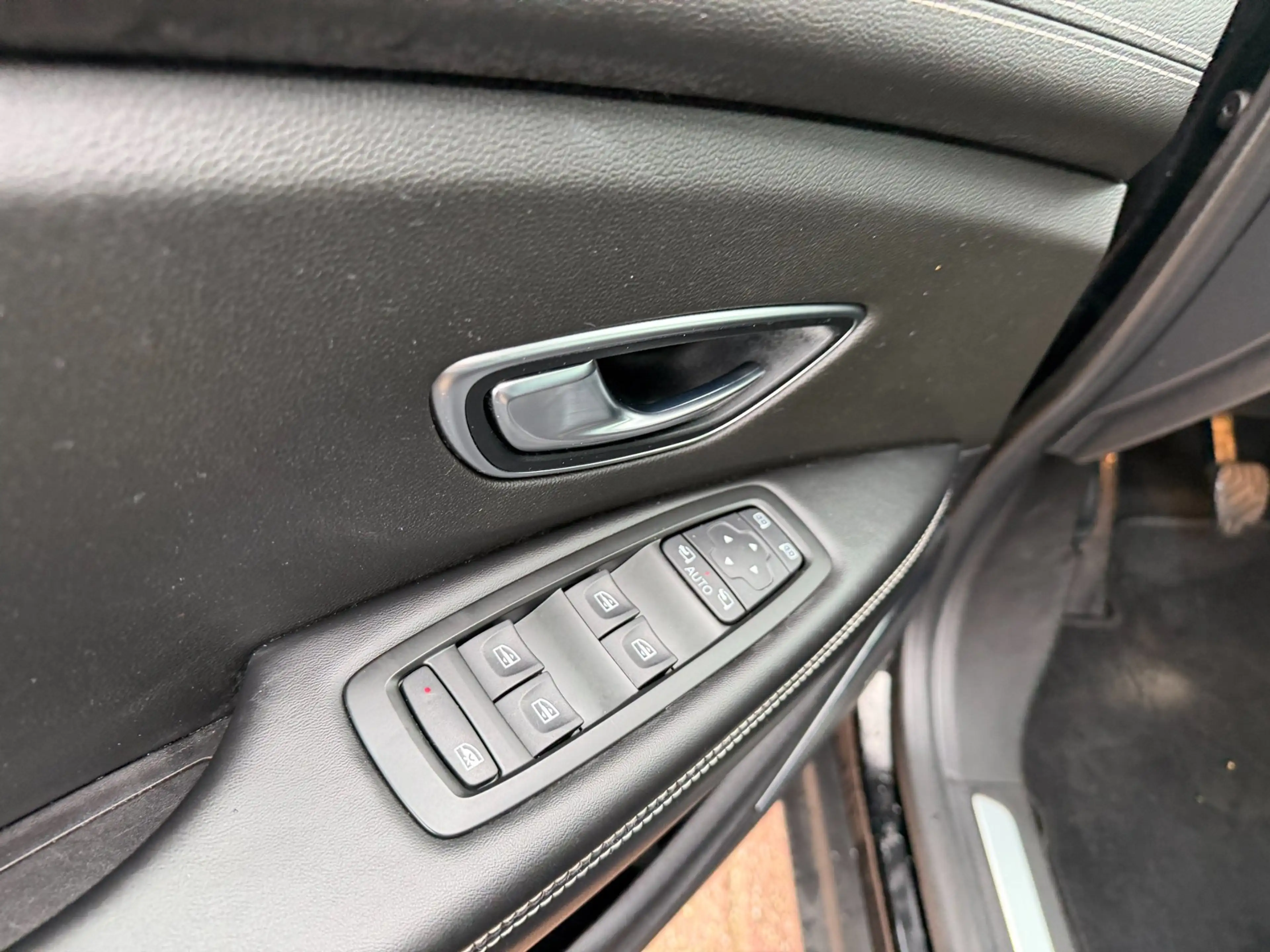 Renault Scenic 1.2 TCe Initiale Paris AUT|NAVI|Cruise|Leder — photo 13