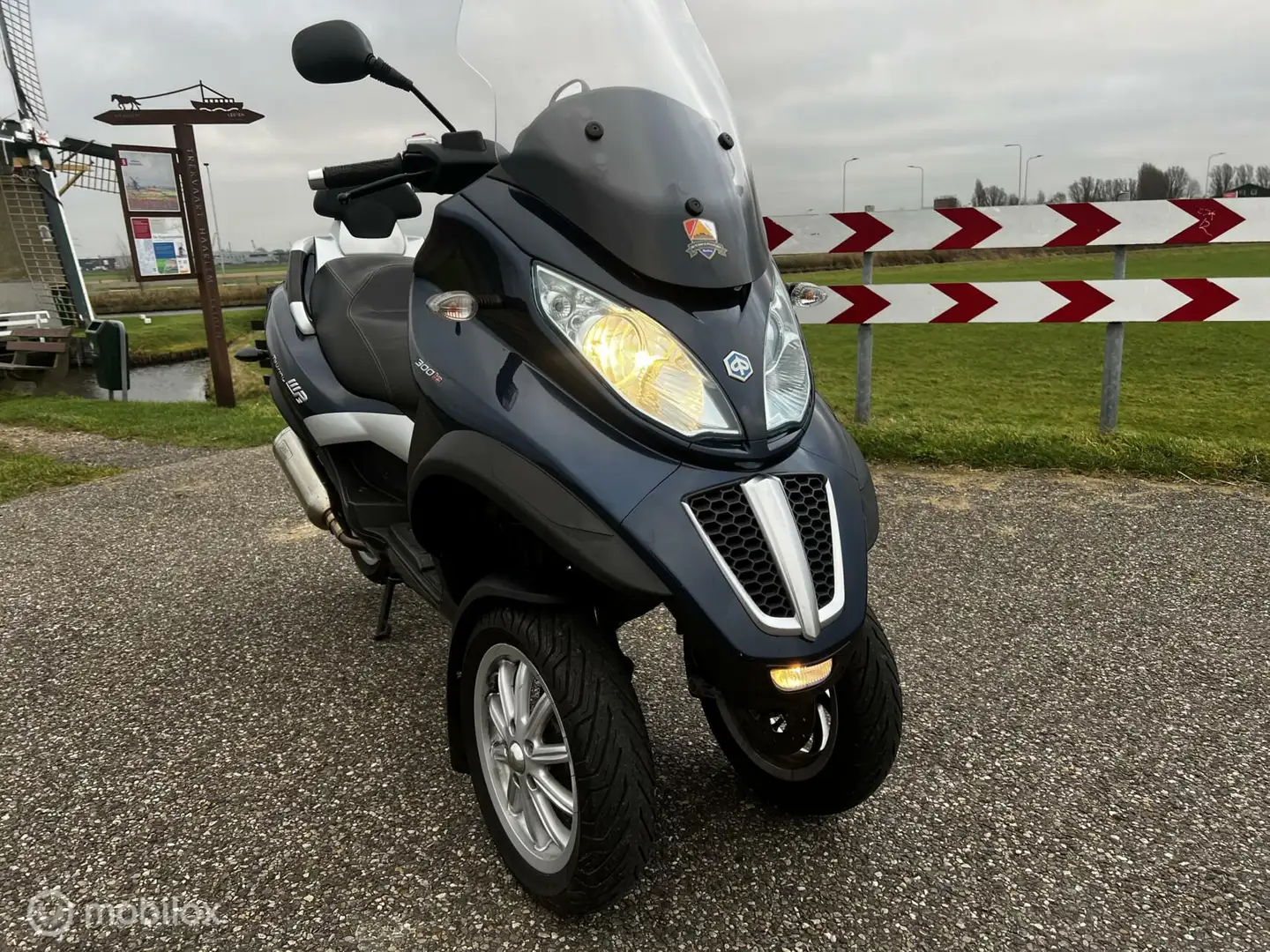 Piaggio MP3 300 LT - 2