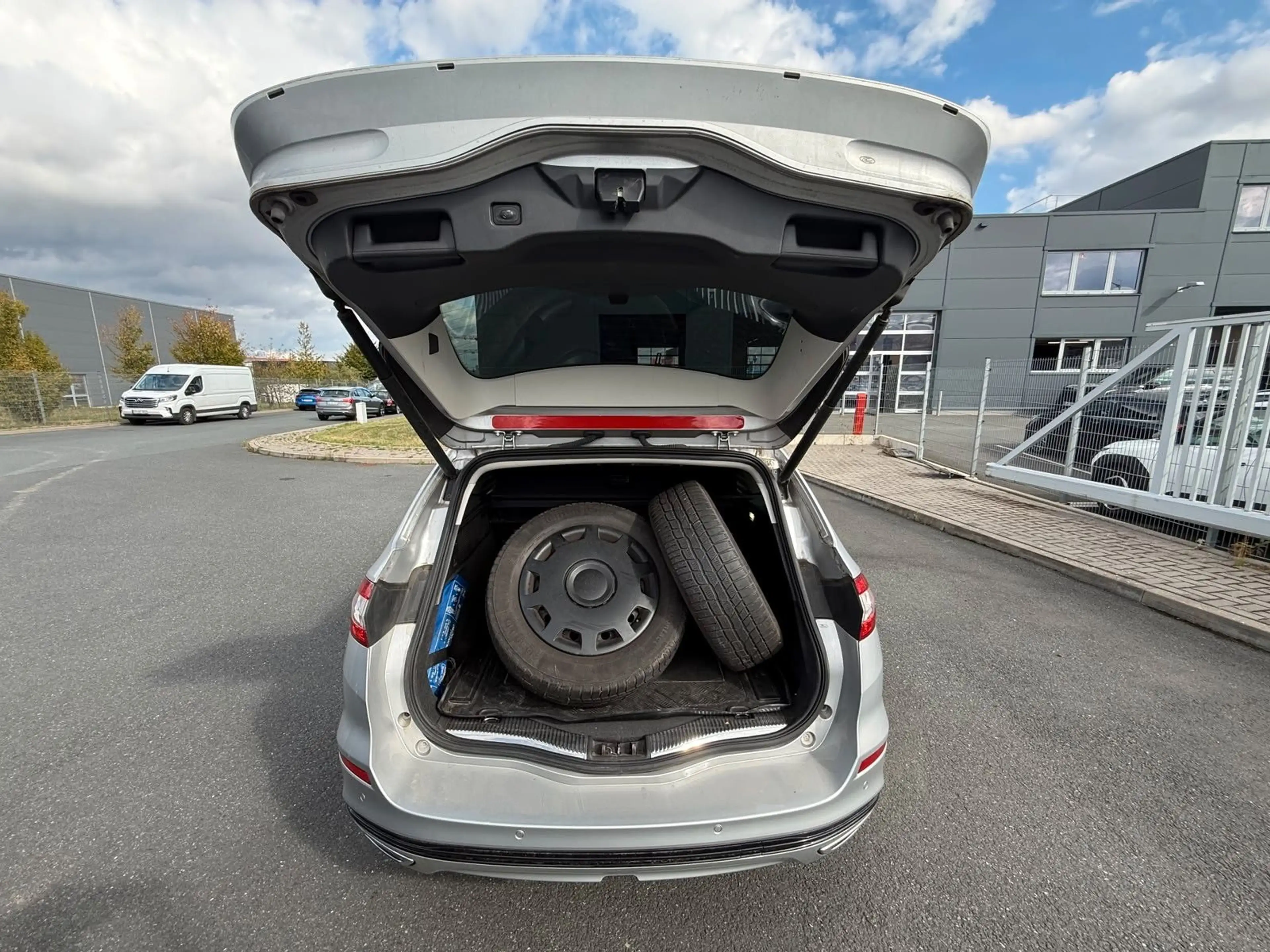 Ford Mondeo Turnier Titanium/Pano/Autom/LED/Kam/AHK — photo 7