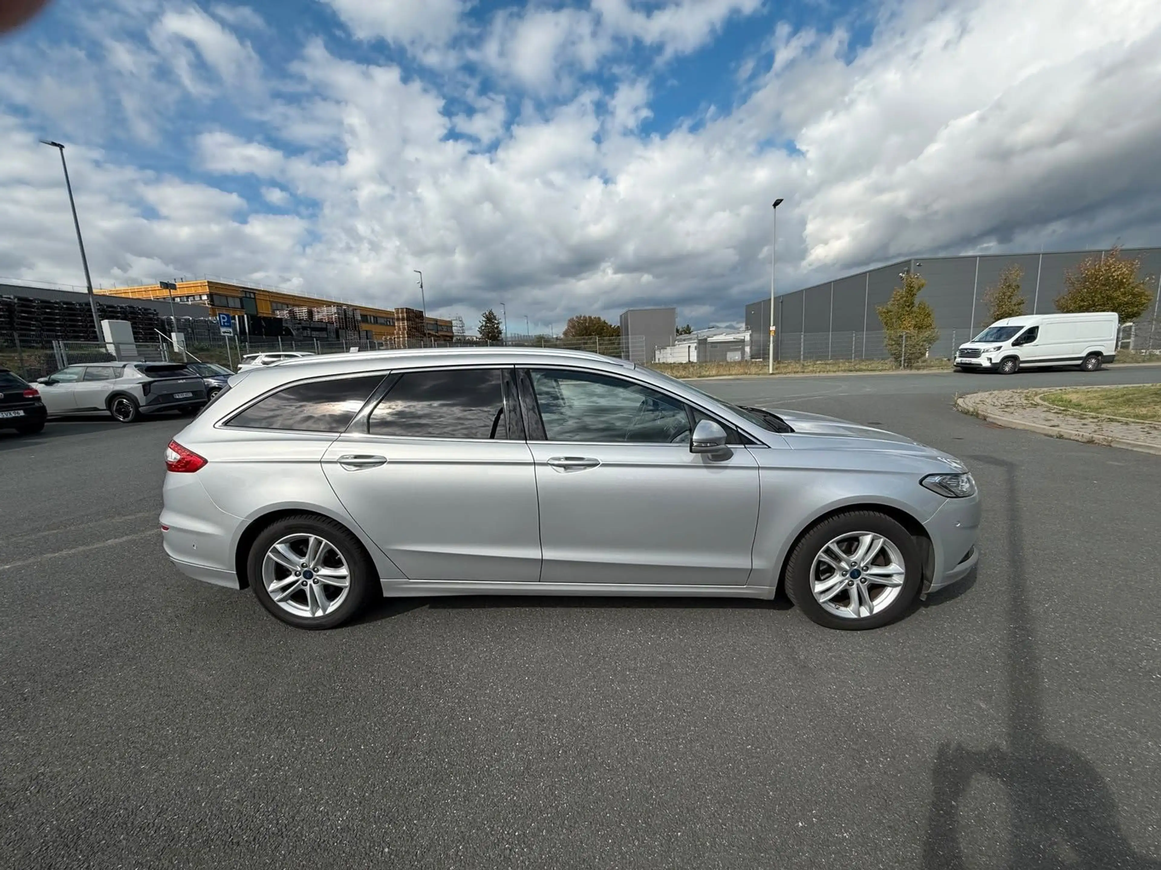 Ford Mondeo Turnier Titanium/Pano/Autom/LED/Kam/AHK — photo 4