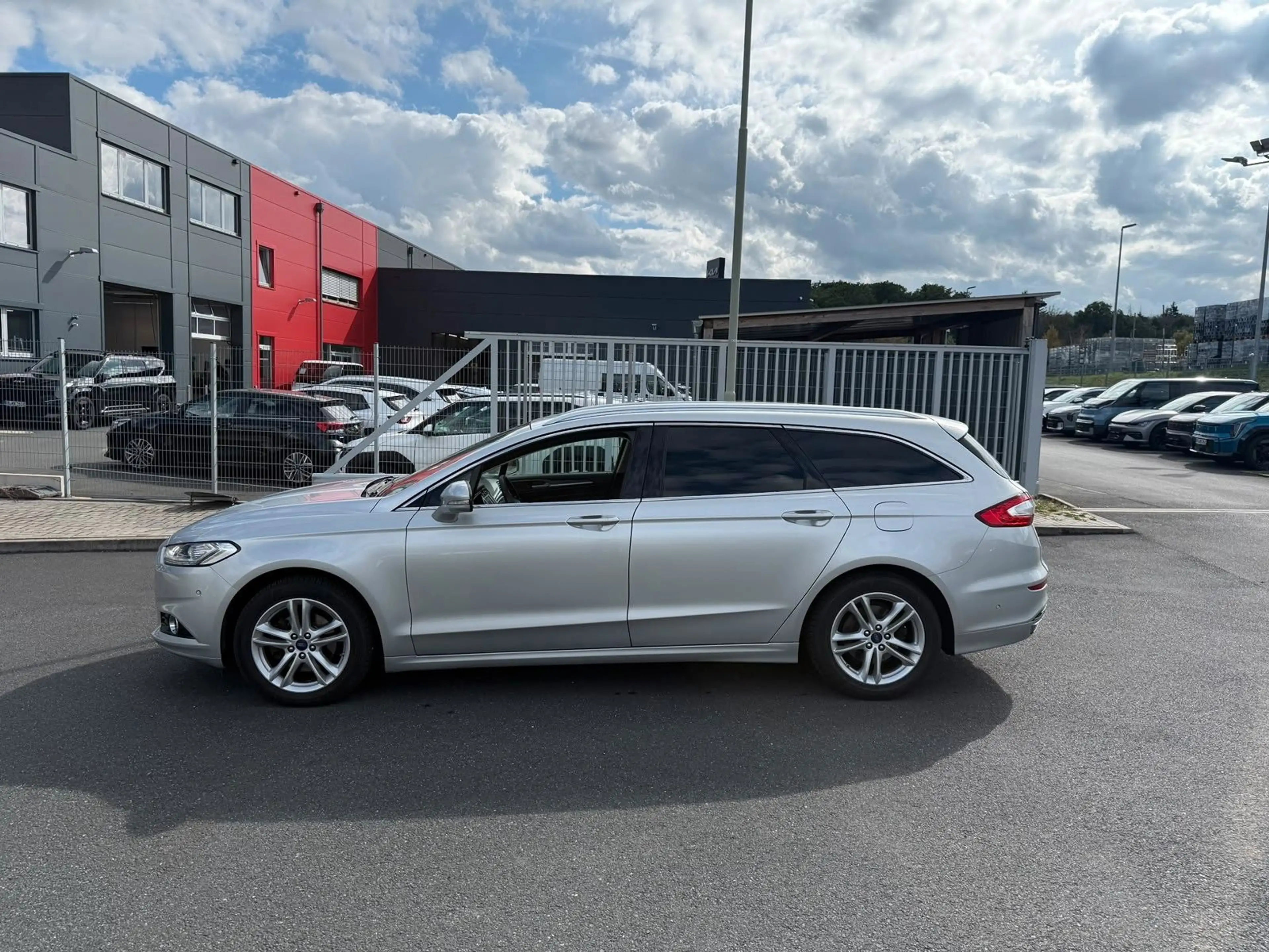 Ford Mondeo Turnier Titanium/Pano/Autom/LED/Kam/AHK — photo 3