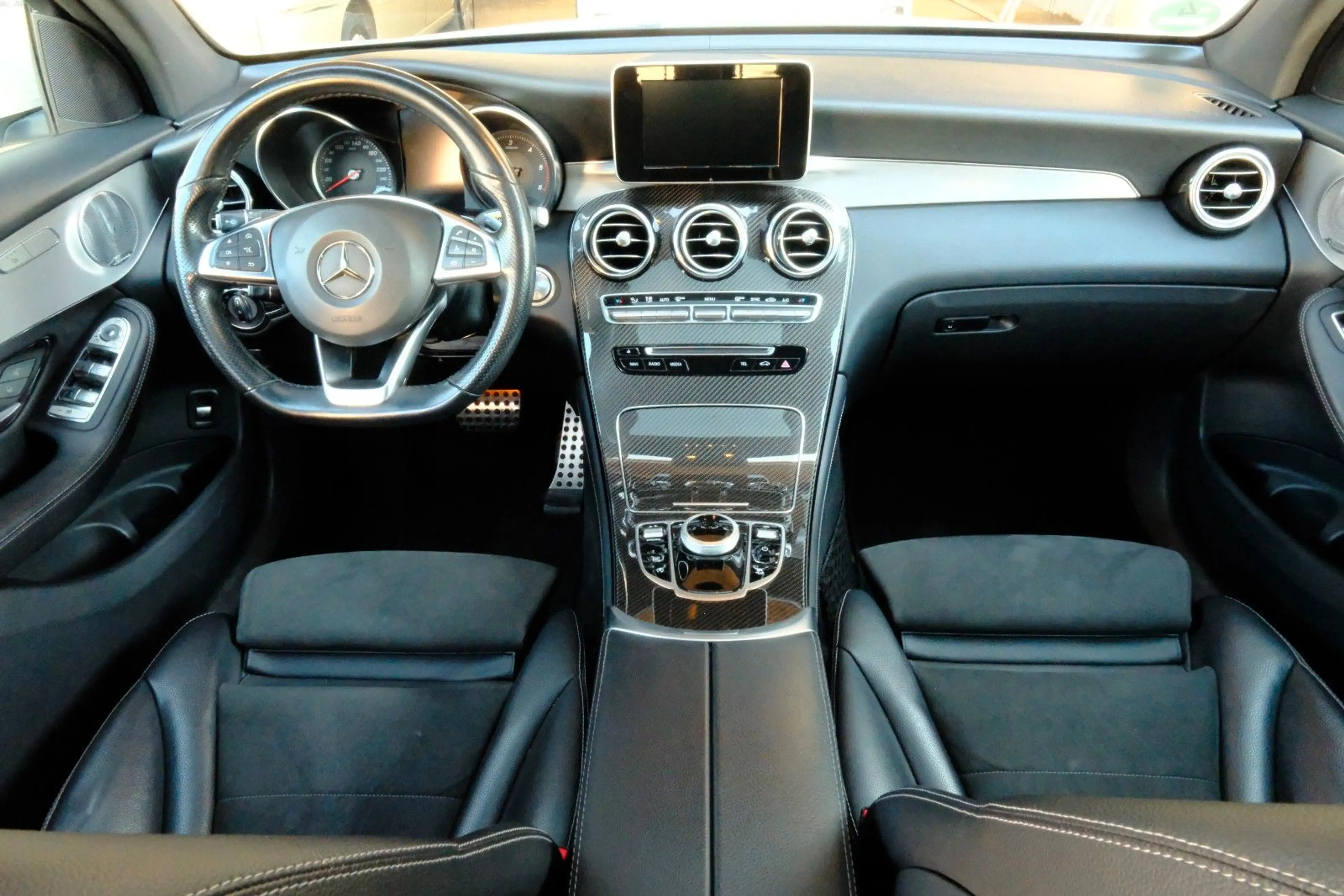 Mercedes-Benz GLC 250 d 4Matic AMG Line | Panorama | Burmester — photo 11