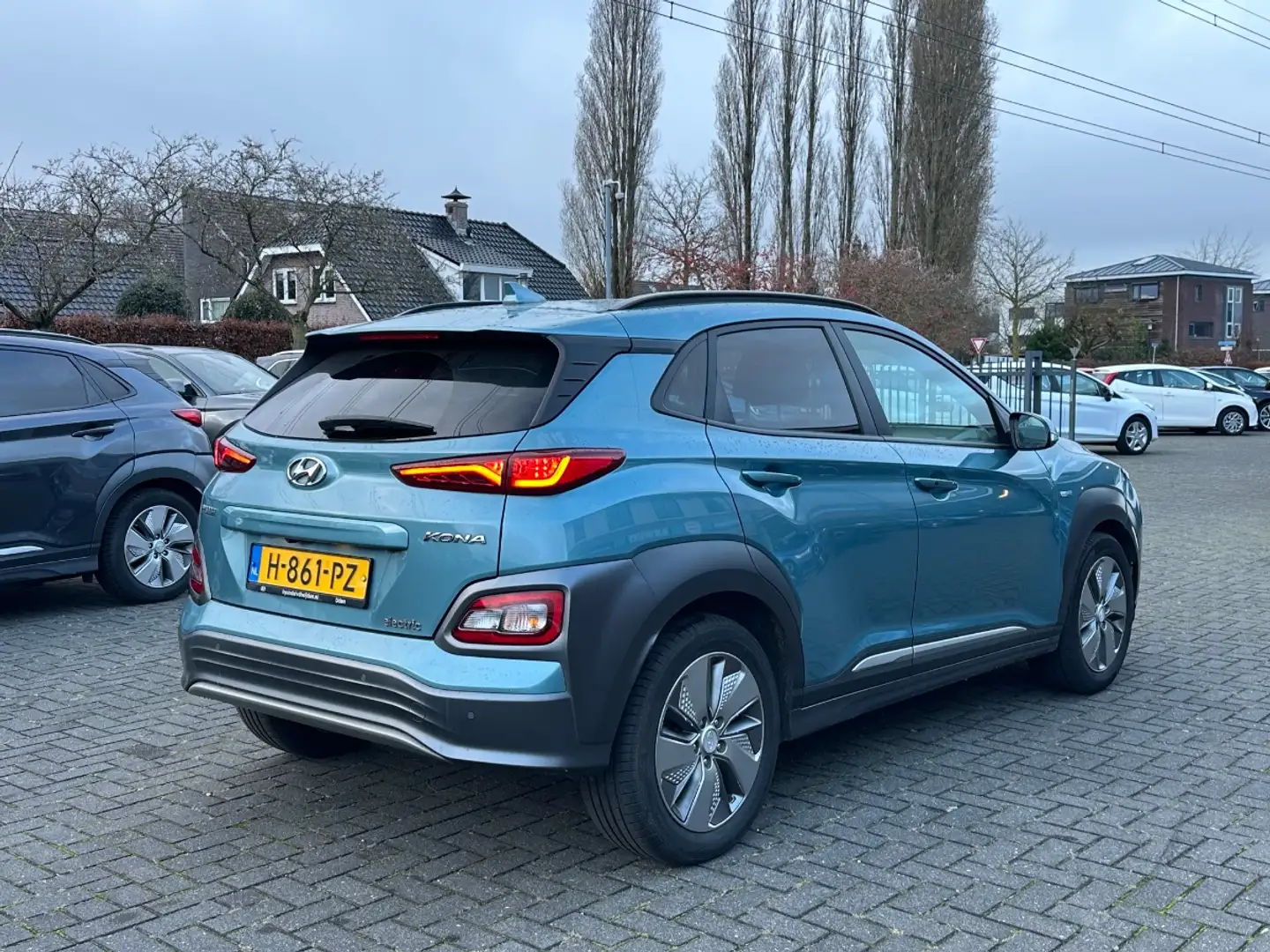 Hyundai KONA EV Premium 64 kWh 3-Fase | SOH 96% | Leer | Navi Blauw - 2