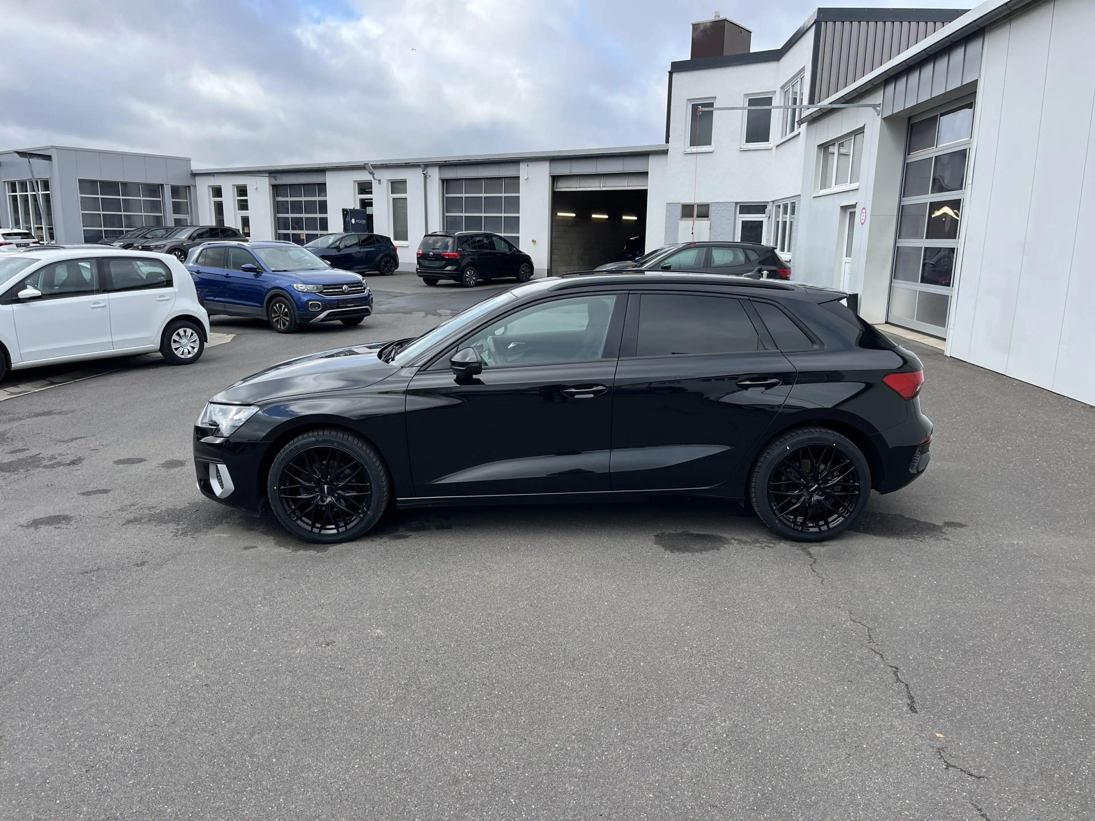 Audi A3 Sportback 35 1.5 TFSI S tronic S-Line Optik 144€ — photo 3