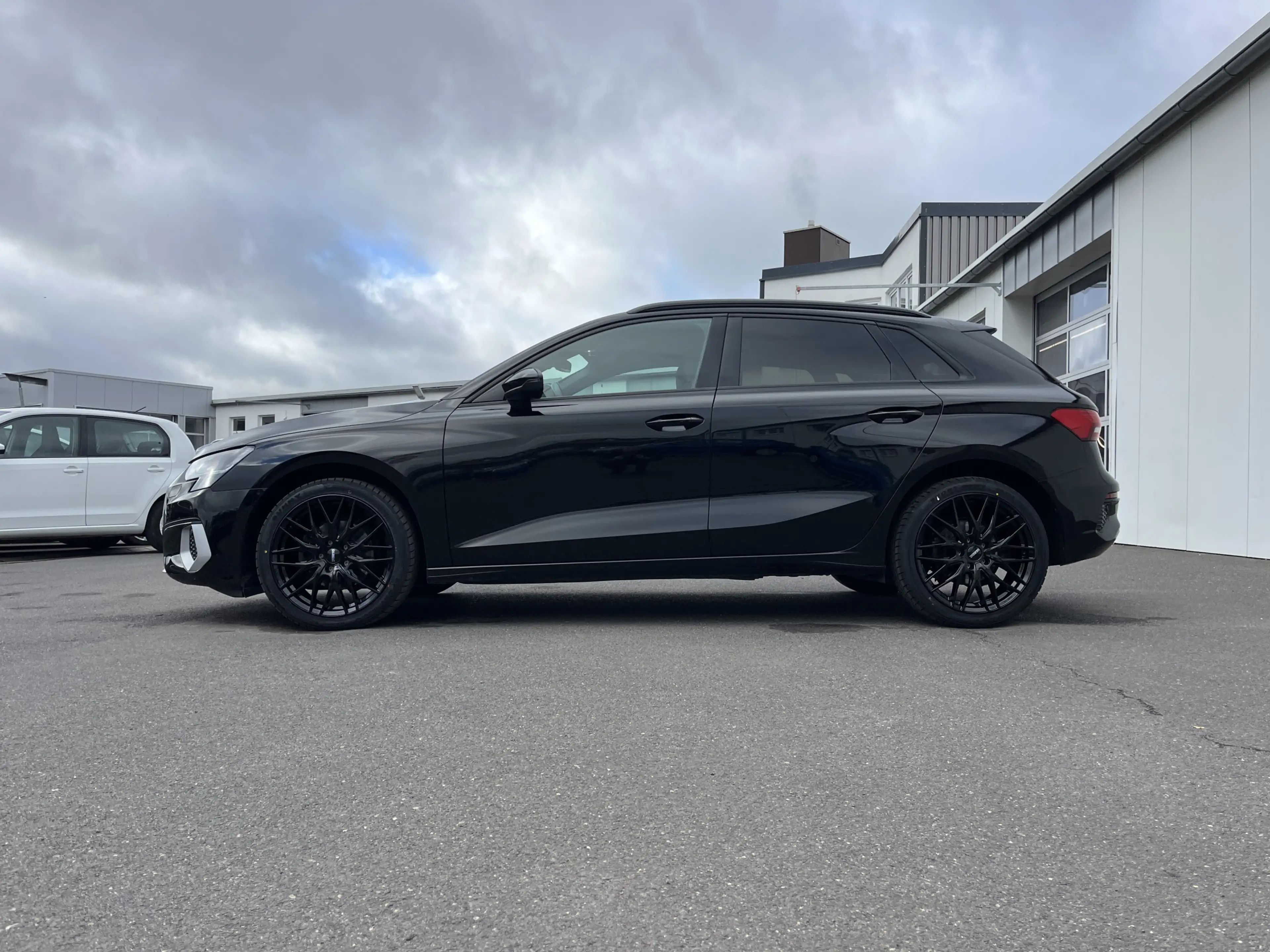 Audi A3 Sportback 35 1.5 TFSI S tronic S-Line Optik 144€ — photo 2