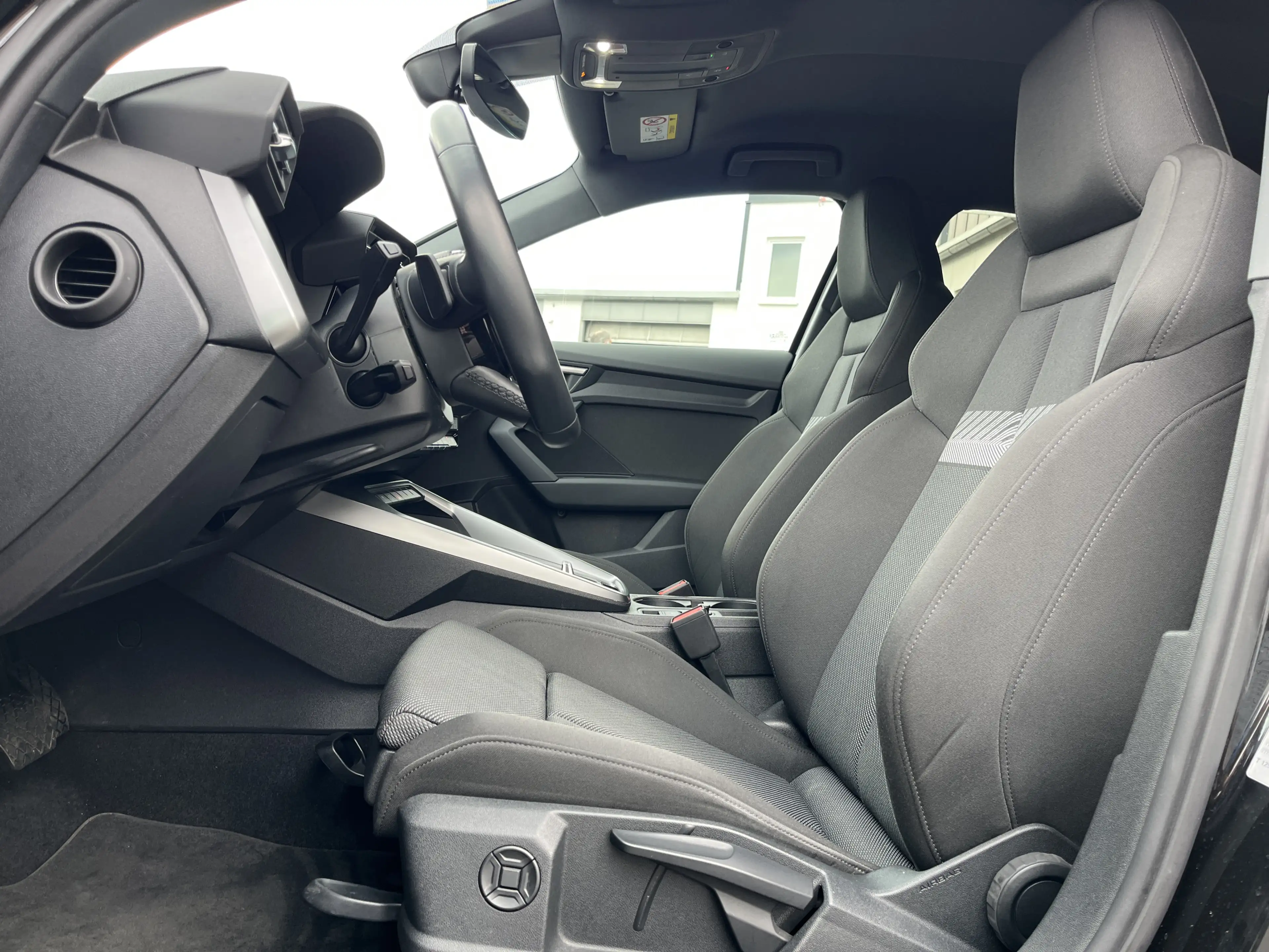 Audi A3 Sportback 35 1.5 TFSI S tronic S-Line Optik 144€ — photo 13