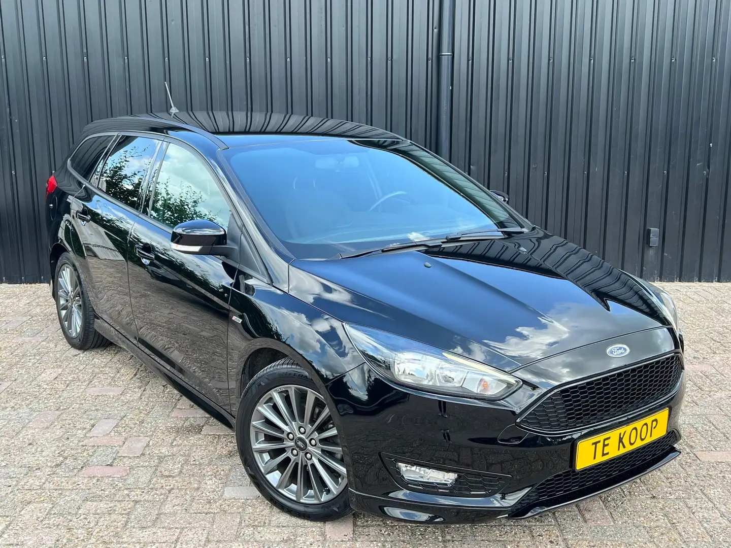 Ford Focus 1.0 EcoBoost ST-line Wagon | Automaat | Zwart - 1
