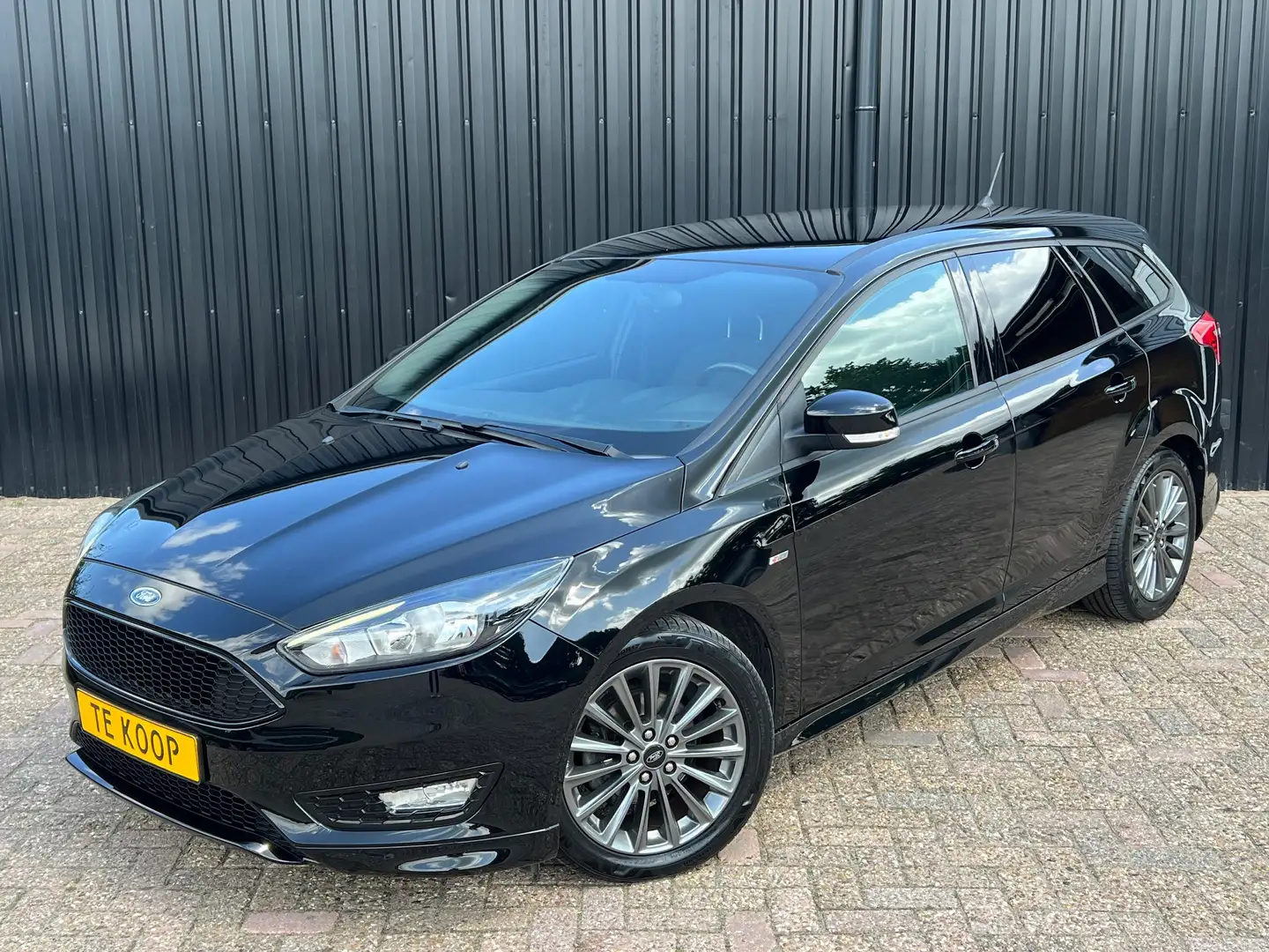 Ford Focus 1.0 EcoBoost ST-line Wagon | Automaat | Zwart - 2
