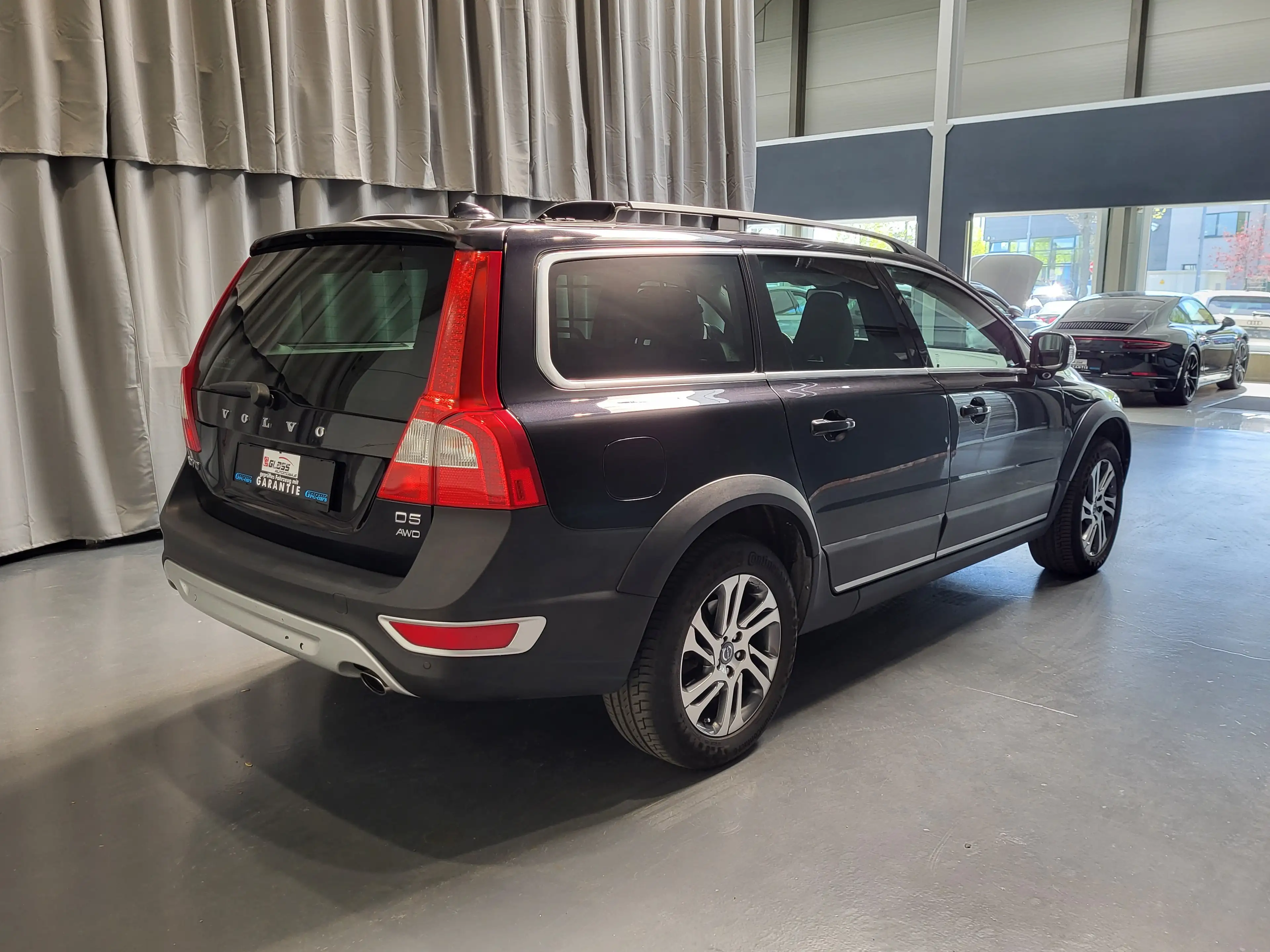 Volvo XC70 2.4 D5 Momentum AWD *Leder| Navi| PDC* — photo 4