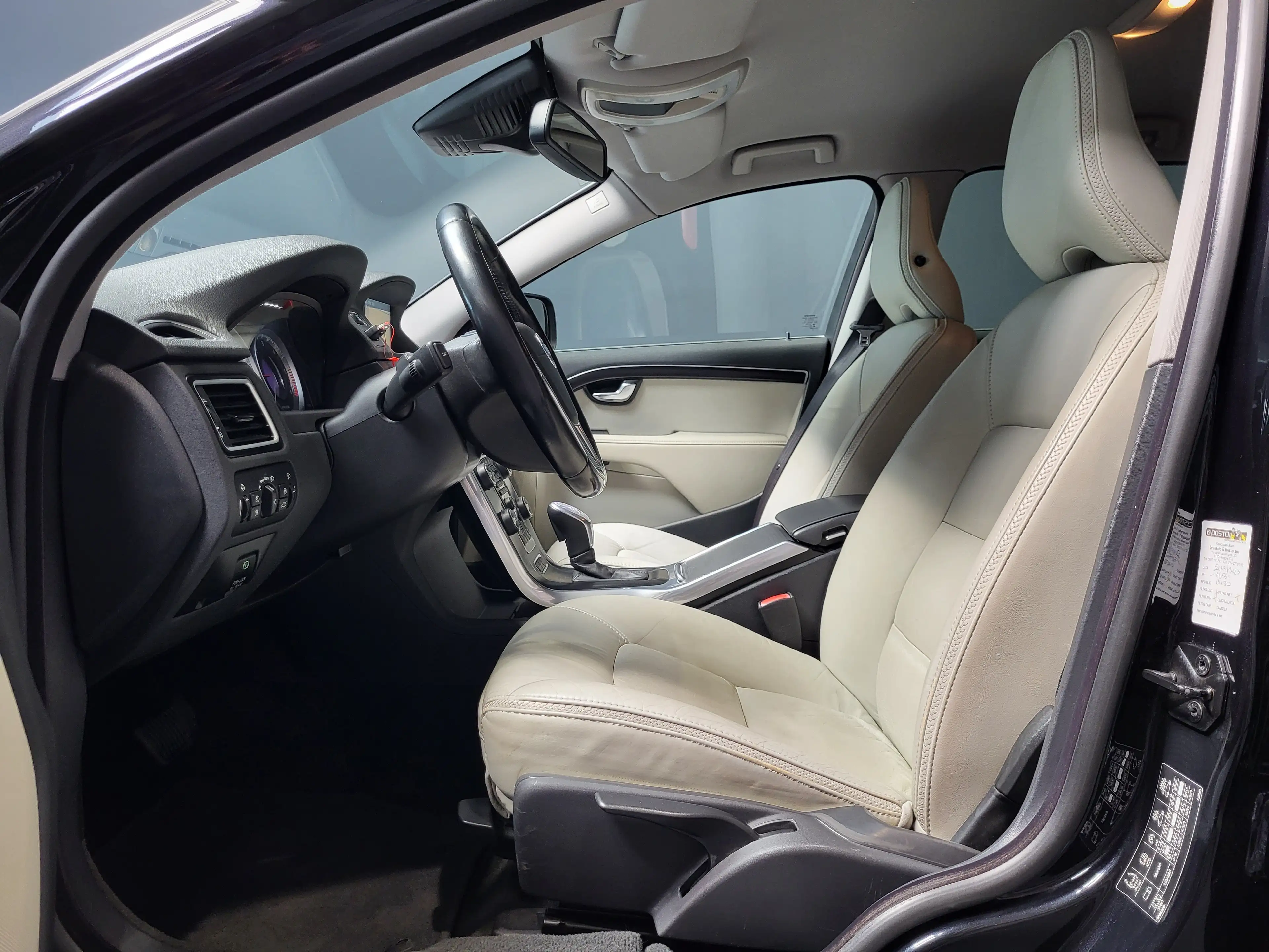 Volvo XC70 2.4 D5 Momentum AWD *Leder| Navi| PDC* — photo 7