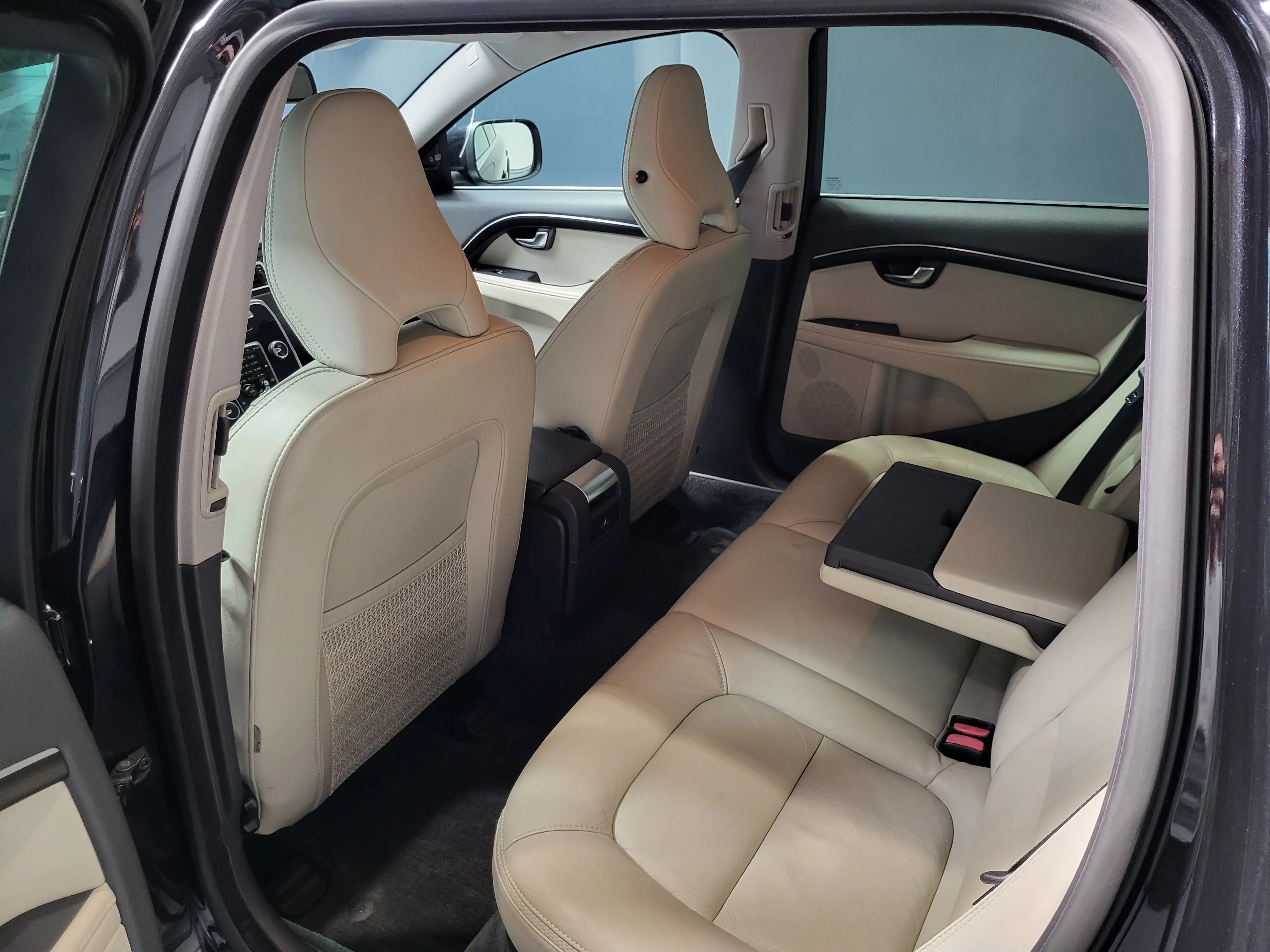 Volvo XC70 2.4 D5 Momentum AWD *Leder| Navi| PDC* — photo 8