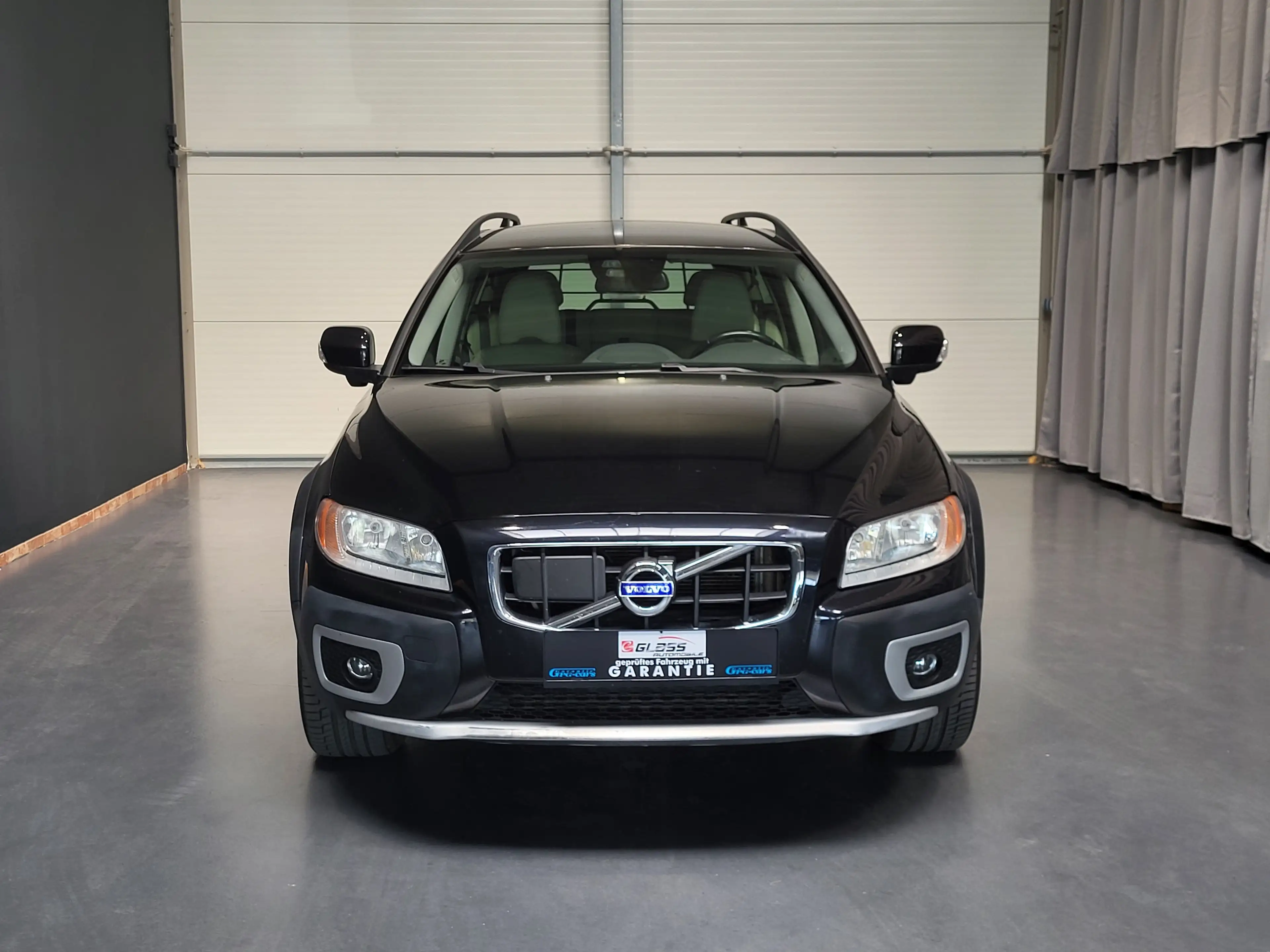 Volvo XC70 2.4 D5 Momentum AWD *Leder| Navi| PDC* — photo 2