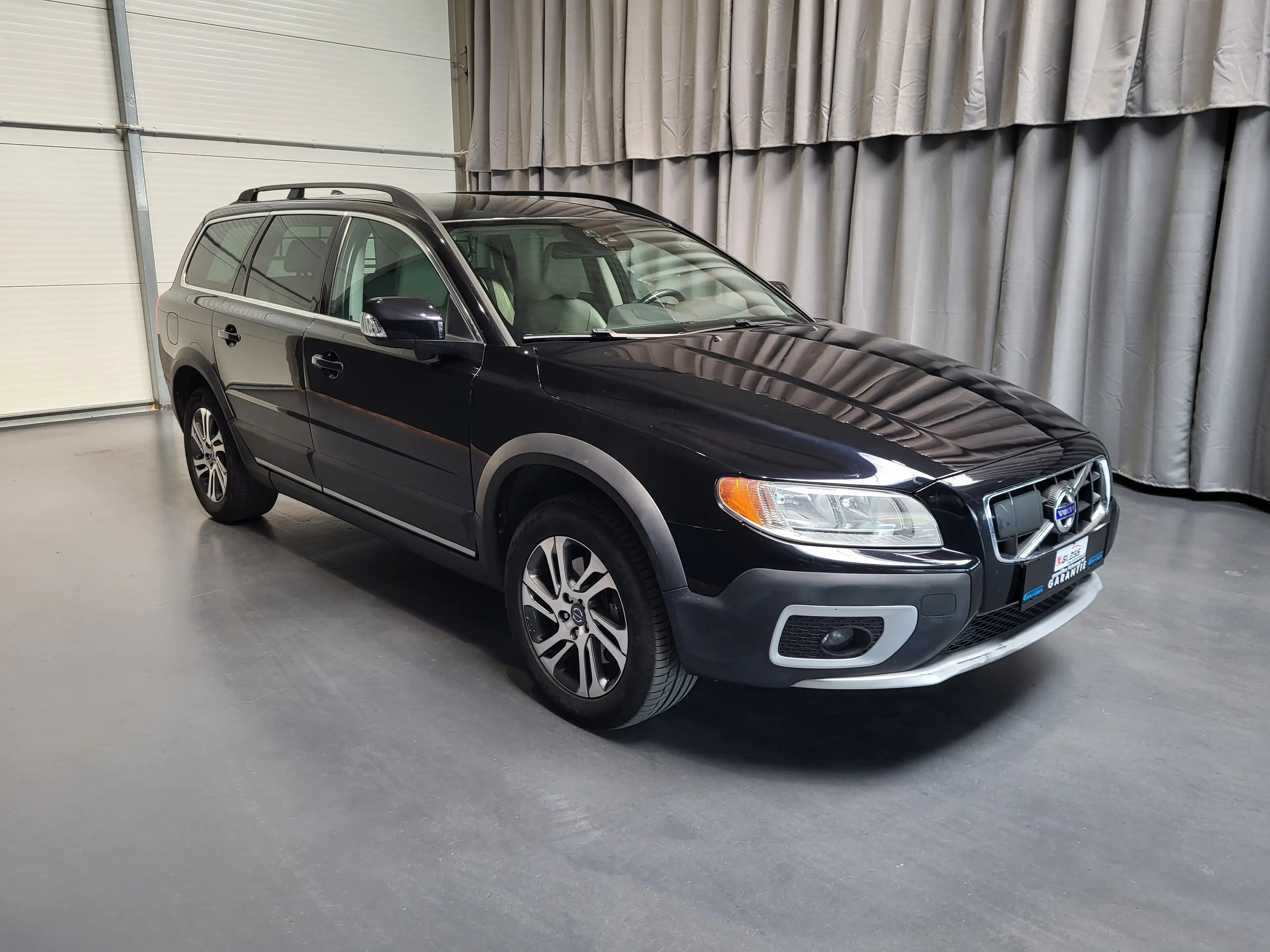 Volvo XC70 2.4 D5 Momentum AWD *Leder| Navi| PDC* — photo 3