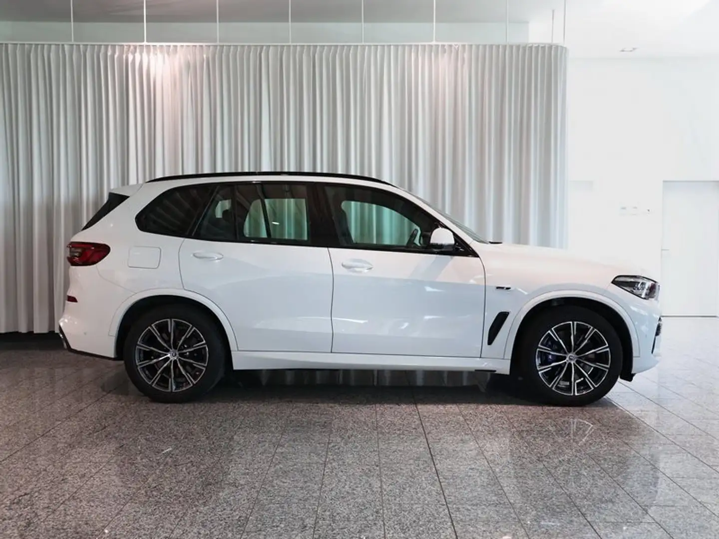 BMW X5 xDrive45e M Sport 20Zoll LED DAB Adp. 2 Achs Weiß - 2