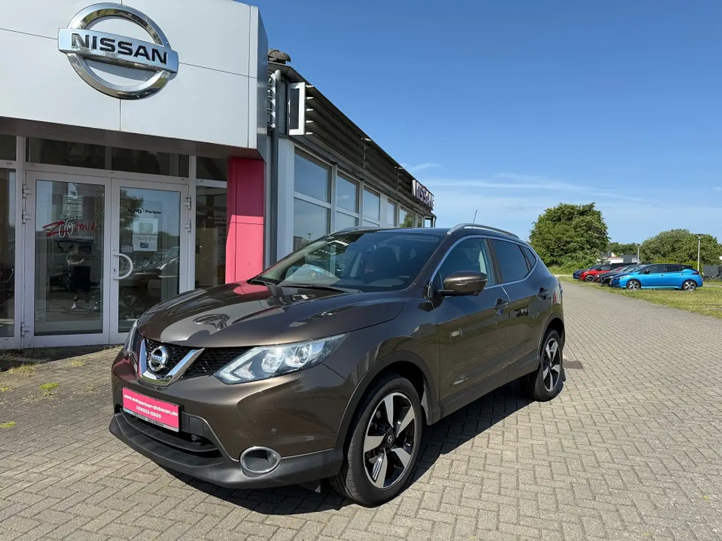 Nissan Qashqai 1.6 DIG-T 6MT 4x2 N-Connecta PGD Marrón - 1