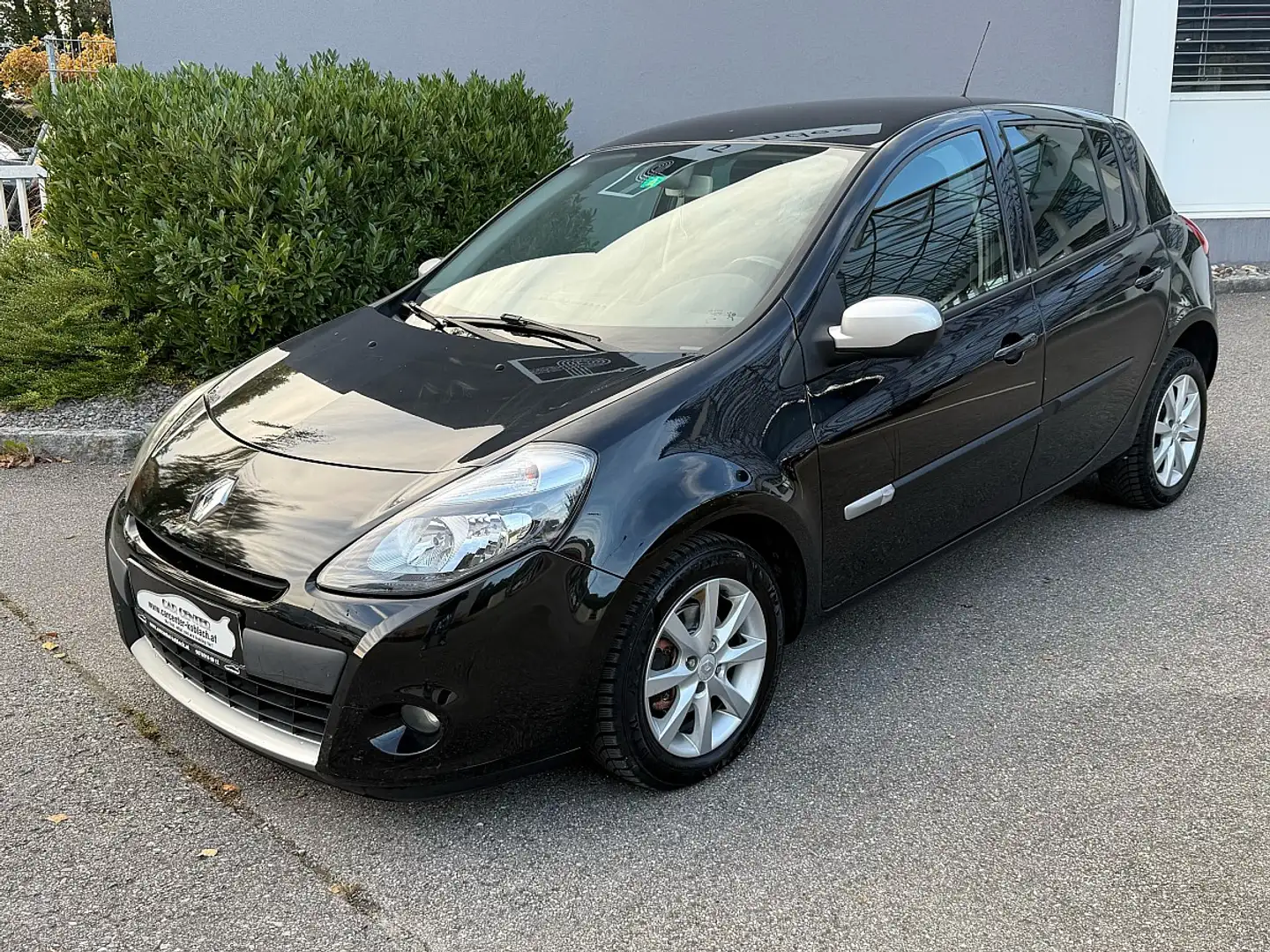 Renault Clio Success 1,2 16V 75 Schwarz - 1