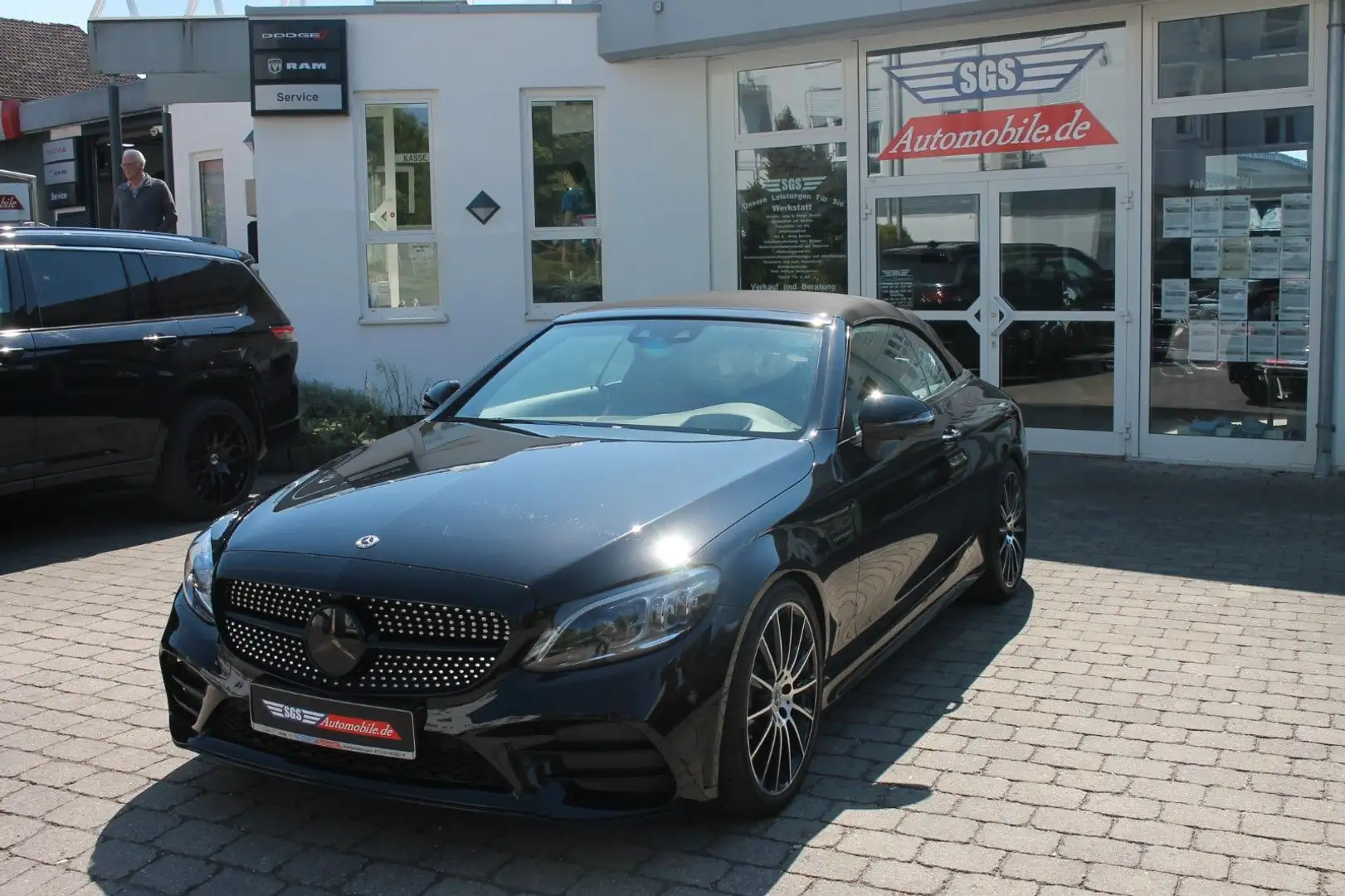 Mercedes-Benz C 400 Cabrio 4Matic Designo 3x AMG Burmester HUD Zwart - 1