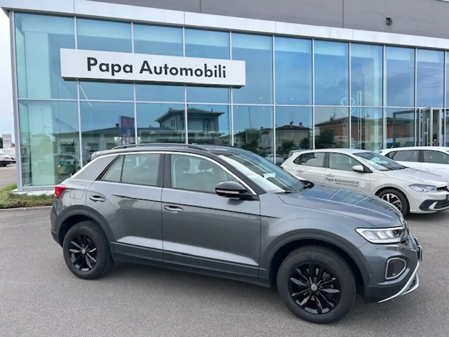 Volkswagen T-Roc 1.5 TSI DSG 150 CV Grigio - 1