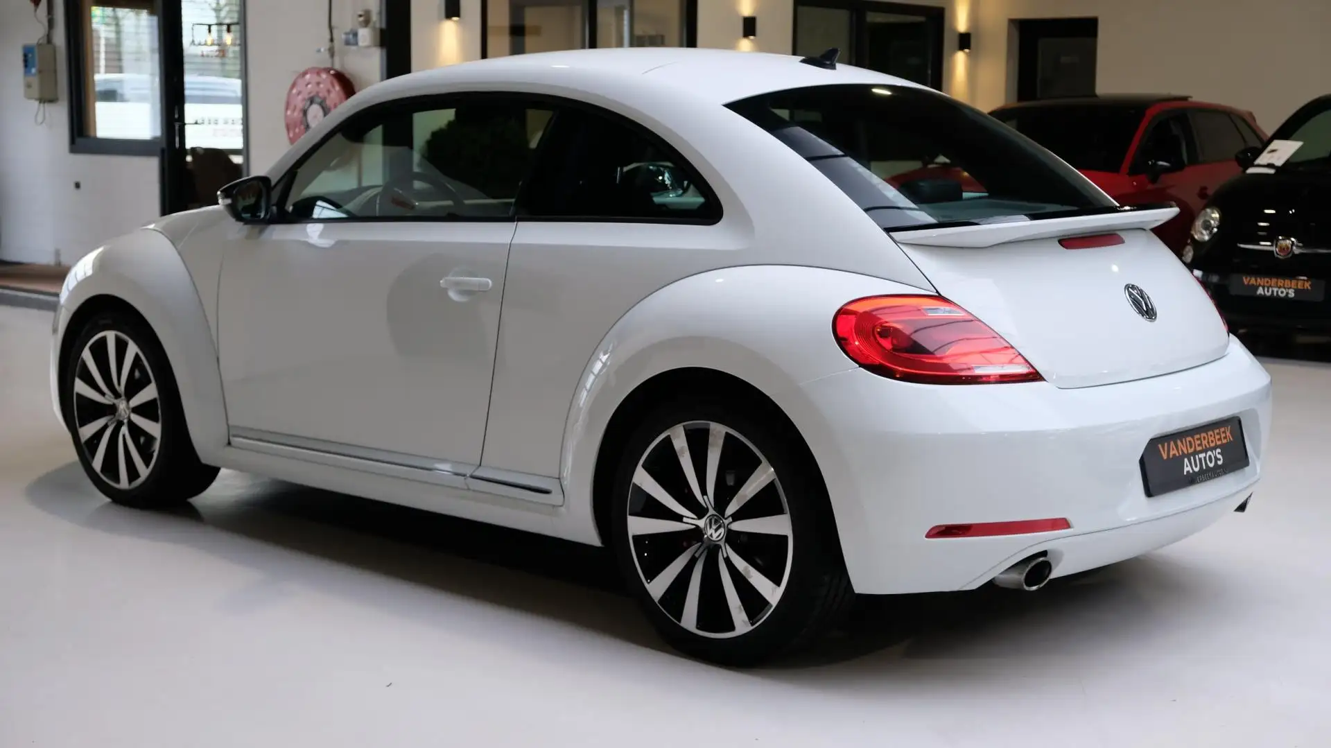 Volkswagen Beetle 2.0 TSI Sport 200PK DSG CRUISE LEDER NAVI FENDER Blanc - 2