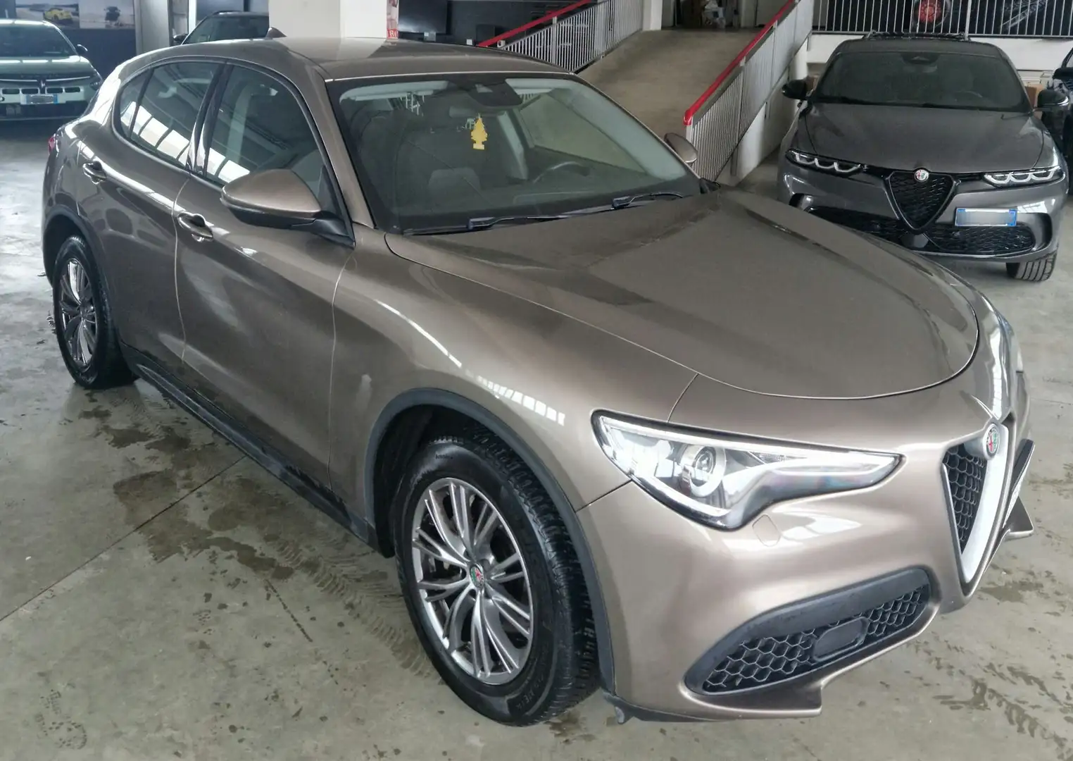 Alfa Romeo Stelvio Stelvio 2.2 t Business rwd 160cv auto my19 Bronzo - 1