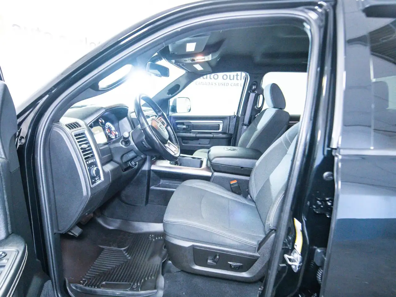 RAM 1500 снимка RAM 1500
