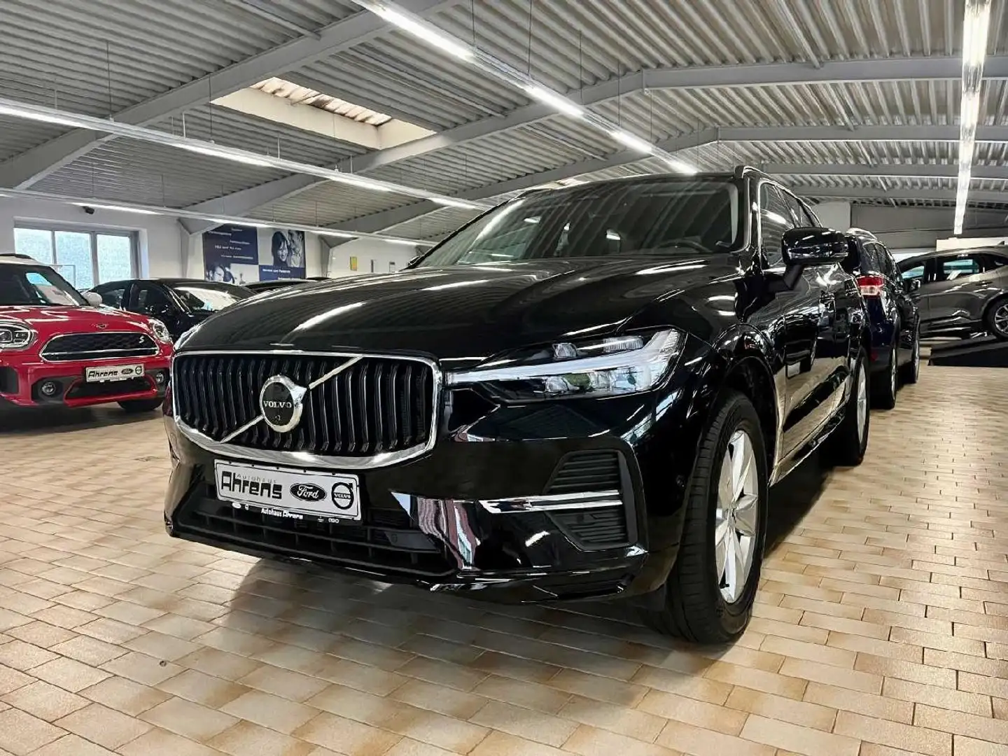 Volvo XC60 Momentum Pro 2WD Schwarz - 1