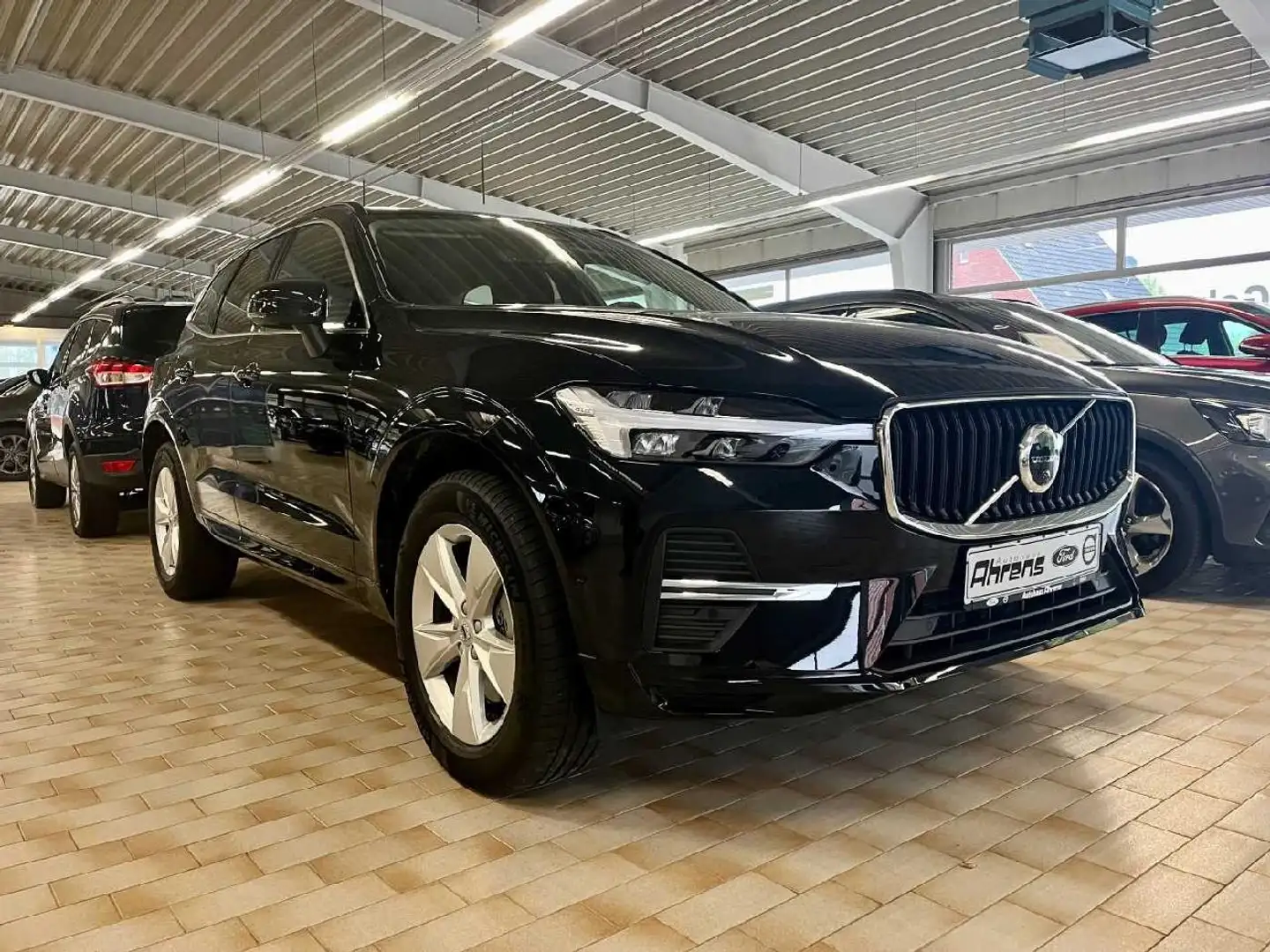 Volvo XC60 Momentum Pro 2WD Schwarz - 2