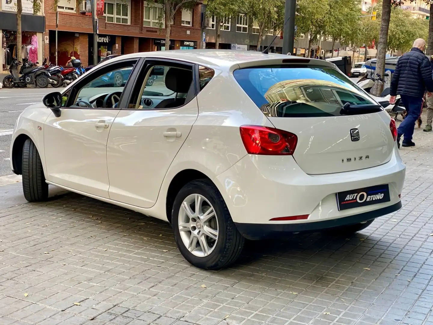 SEAT Ibiza 1.4 Reference Weiß - 2