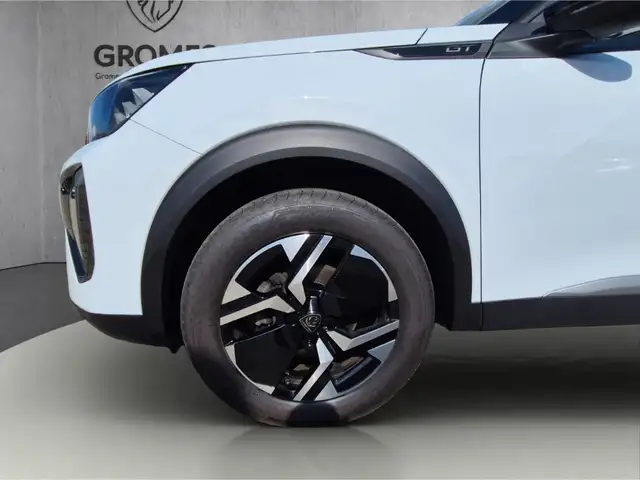 Peugeot 2008 view 11