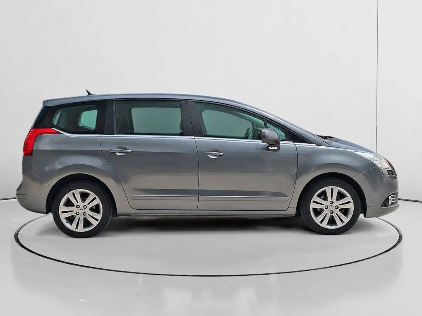 Peugeot 5008 1.6HDI Premium 112 Gris - 2