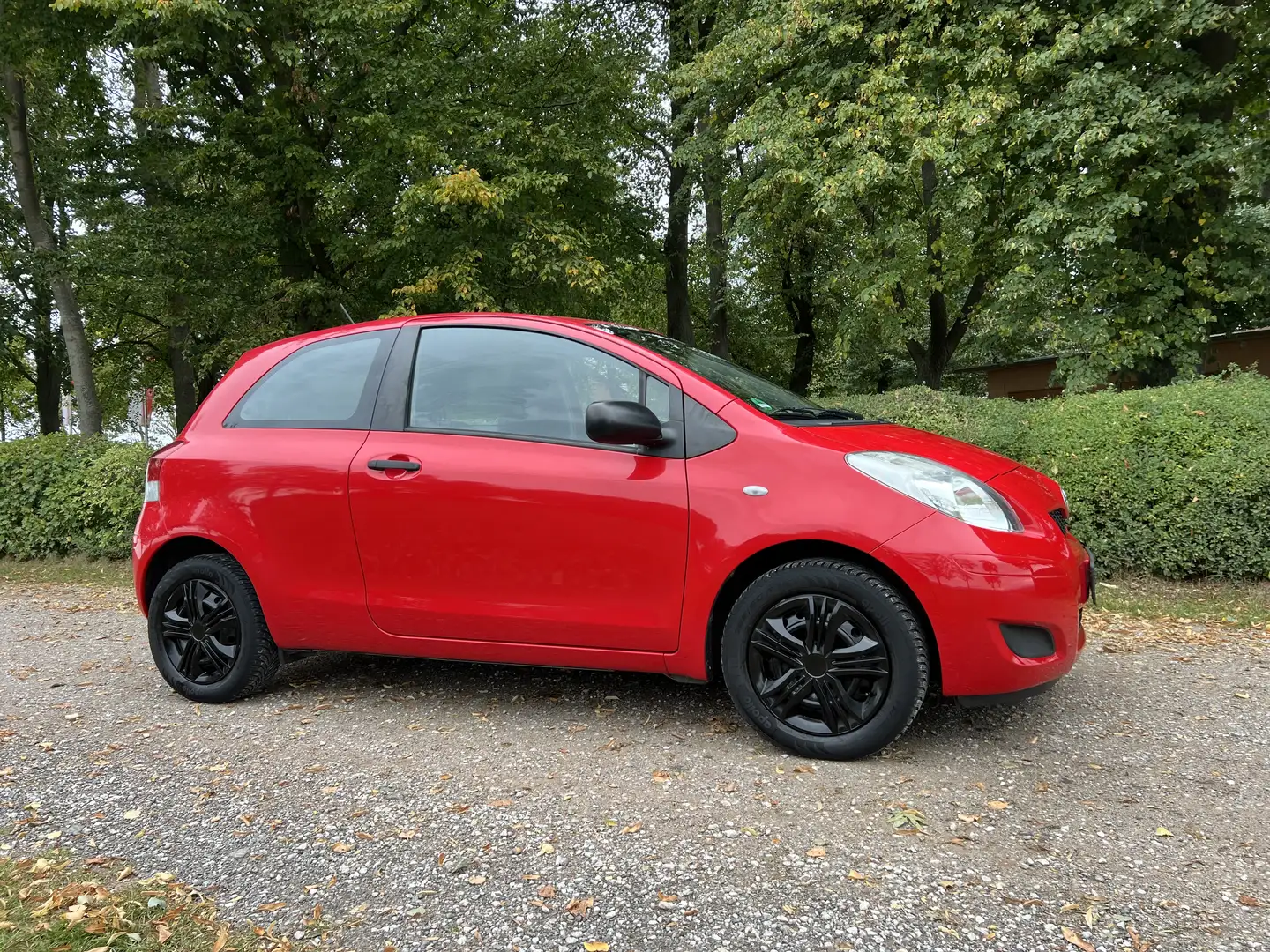 Toyota Yaris 1.0 mit Klimaanlage, HU: Neu, Kupplung Neu Rouge - 1