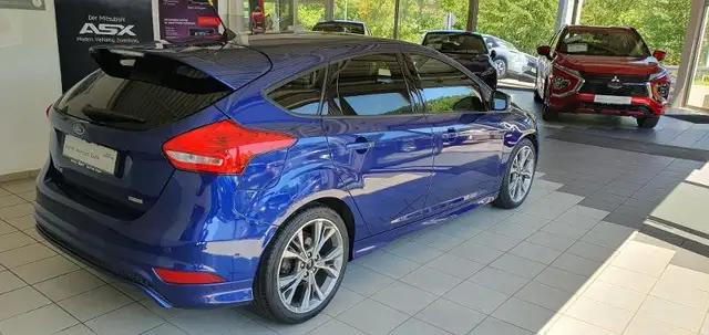 Ford Focus view 6