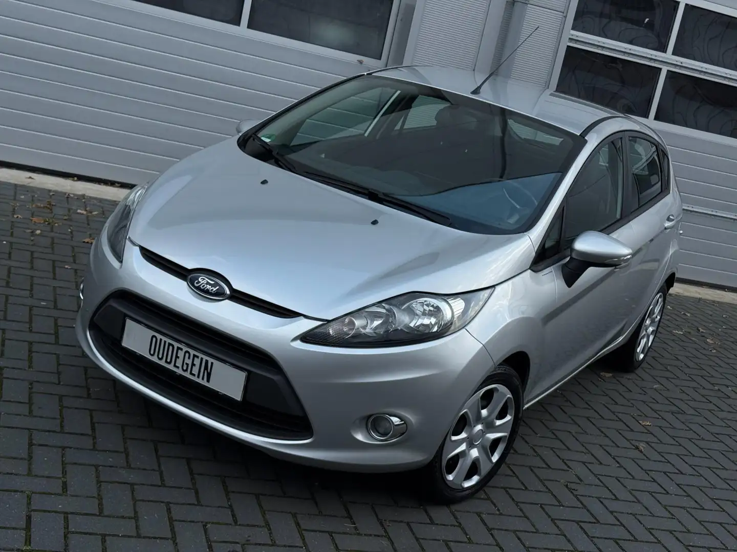 Ford Fiesta 1.25 Limited / Stoelverwarming / Airco / Nwe D.Rie Grijs - 2