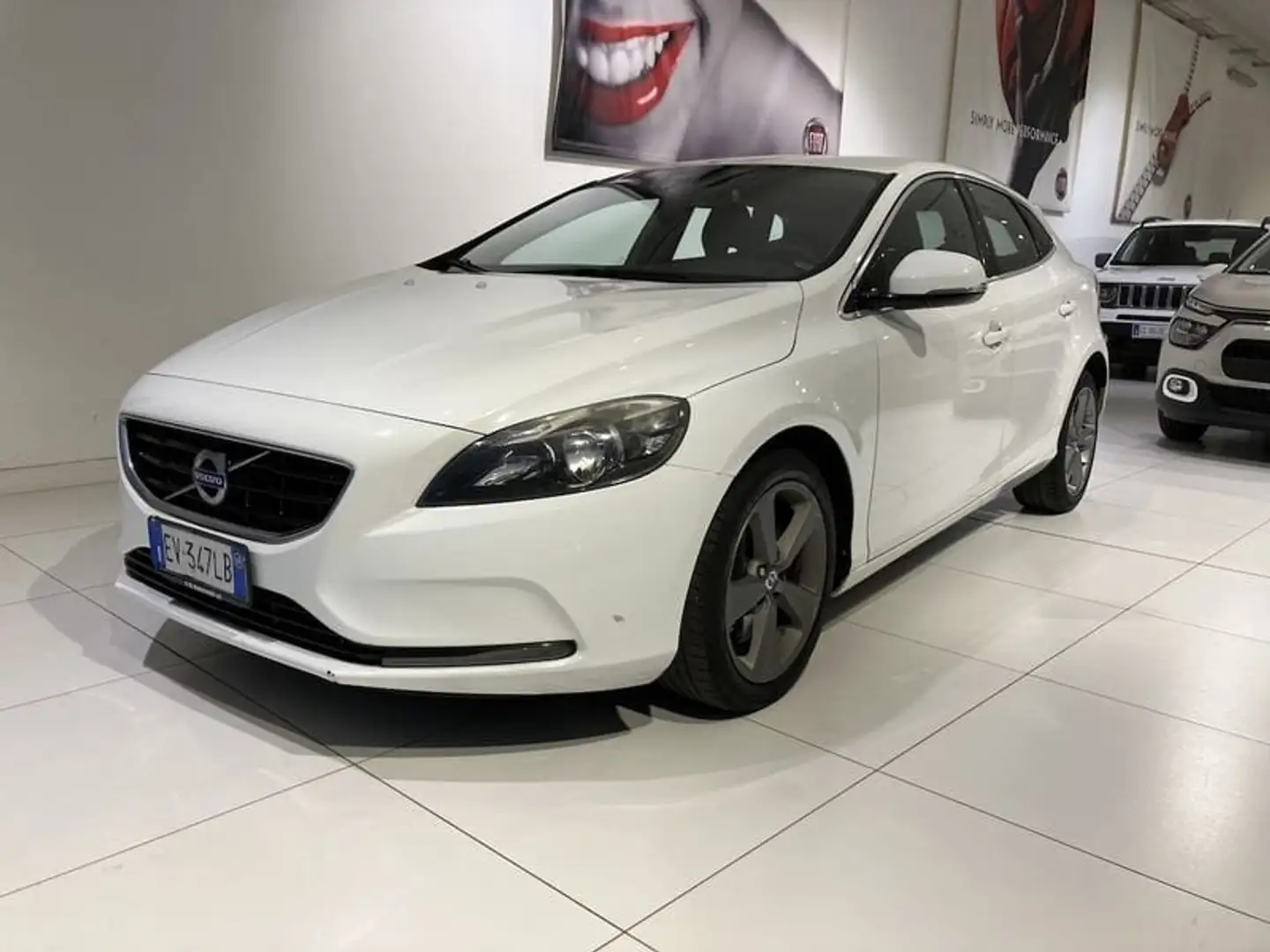 Volvo V40 D3 Geartronic Momentum Wit - 1