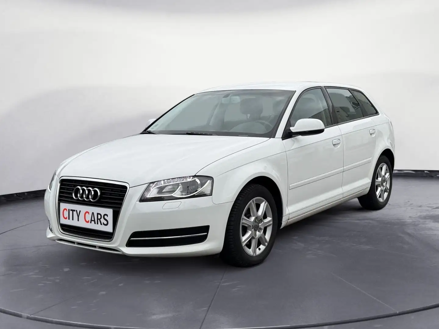 Audi A3 Sportback 1.6 TDI Ambiente Xenon Tempomat Weiß - 1