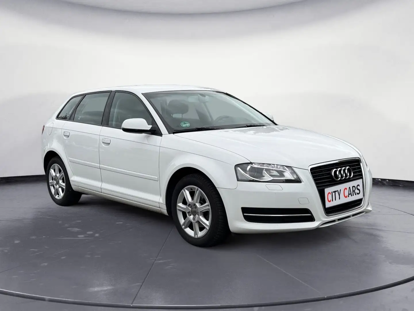 Audi A3 Sportback 1.6 TDI Ambiente Xenon Tempomat Weiß - 2