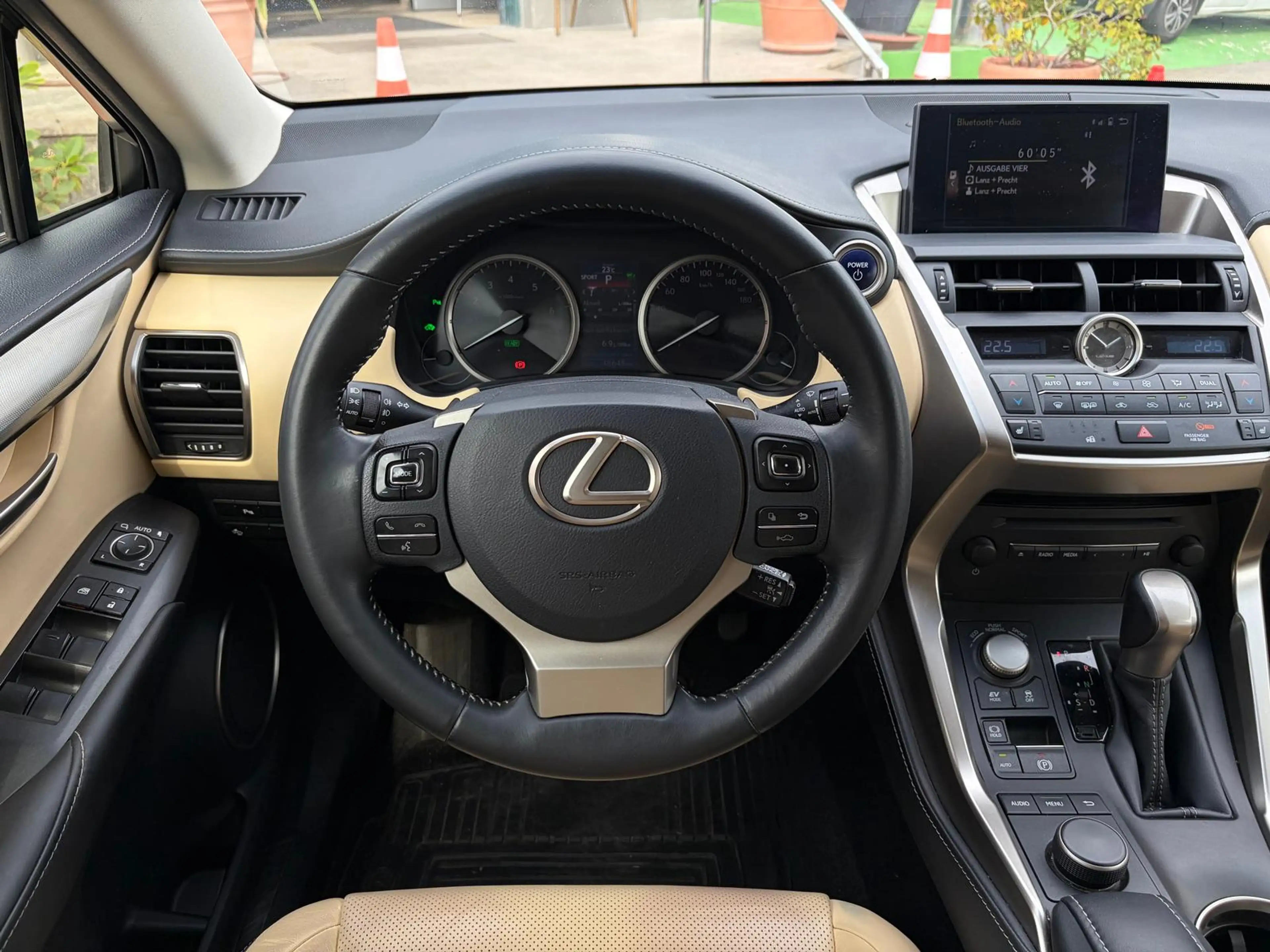 Lexus NX 300h NX 300 h Executive Line — photo 3
