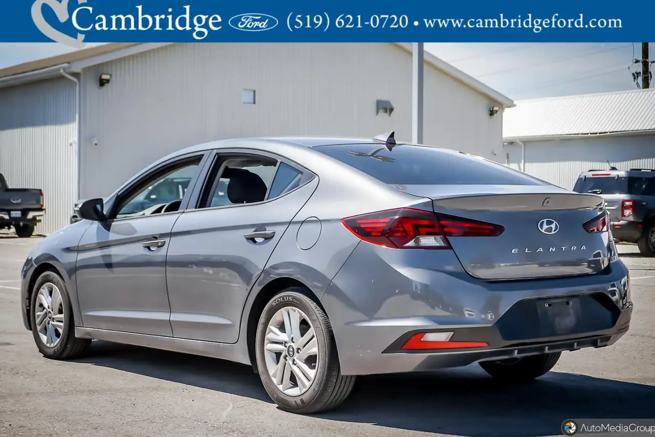 Hyundai ELANTRA снимка Hyundai ELANTRA