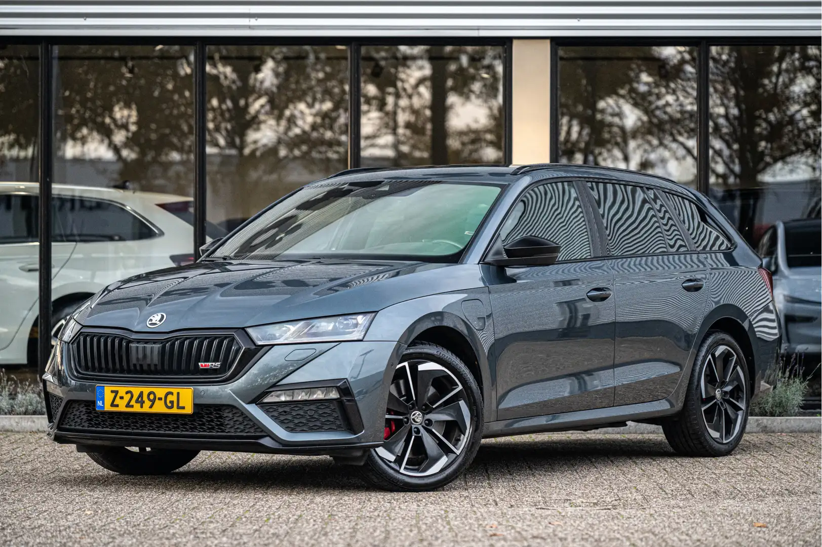 Skoda Octavia Combi 1.4 TSI RS iV PHEV Business | HUD | Massage Grijs - 1