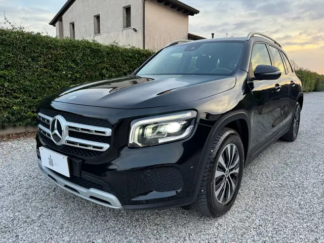 Mercedes-Benz GLB 220