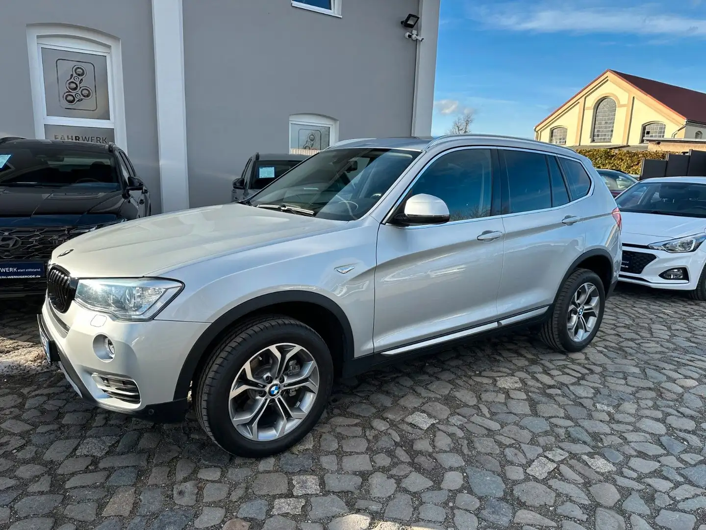 BMW X3 xDrive20d xLine Bi-Xenon-Panorama Glasdach Silber - 2