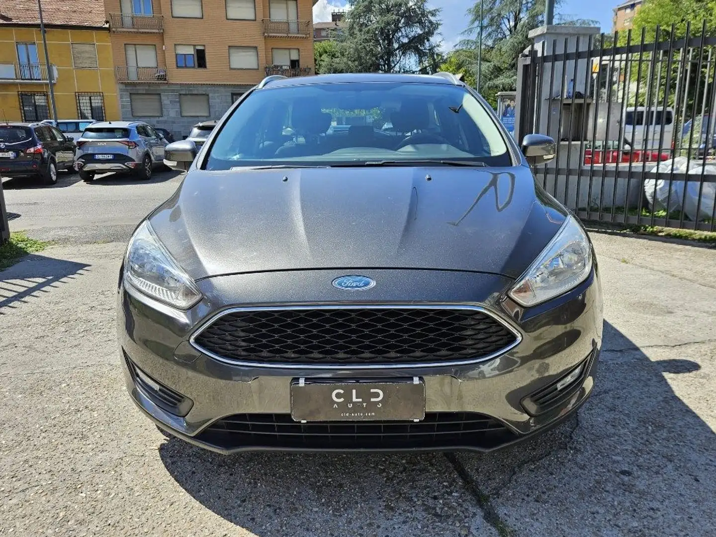 Ford Focus 1.5 TDCi 120 CV Start&Stop Powershift SW Gris - 2