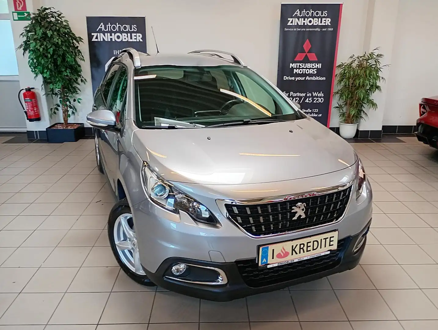 Peugeot 2008 1,2 VTi Active Silber - 2