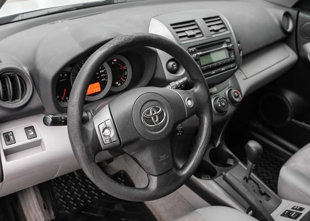 Toyota RAV 4 снимка Toyota RAV 4