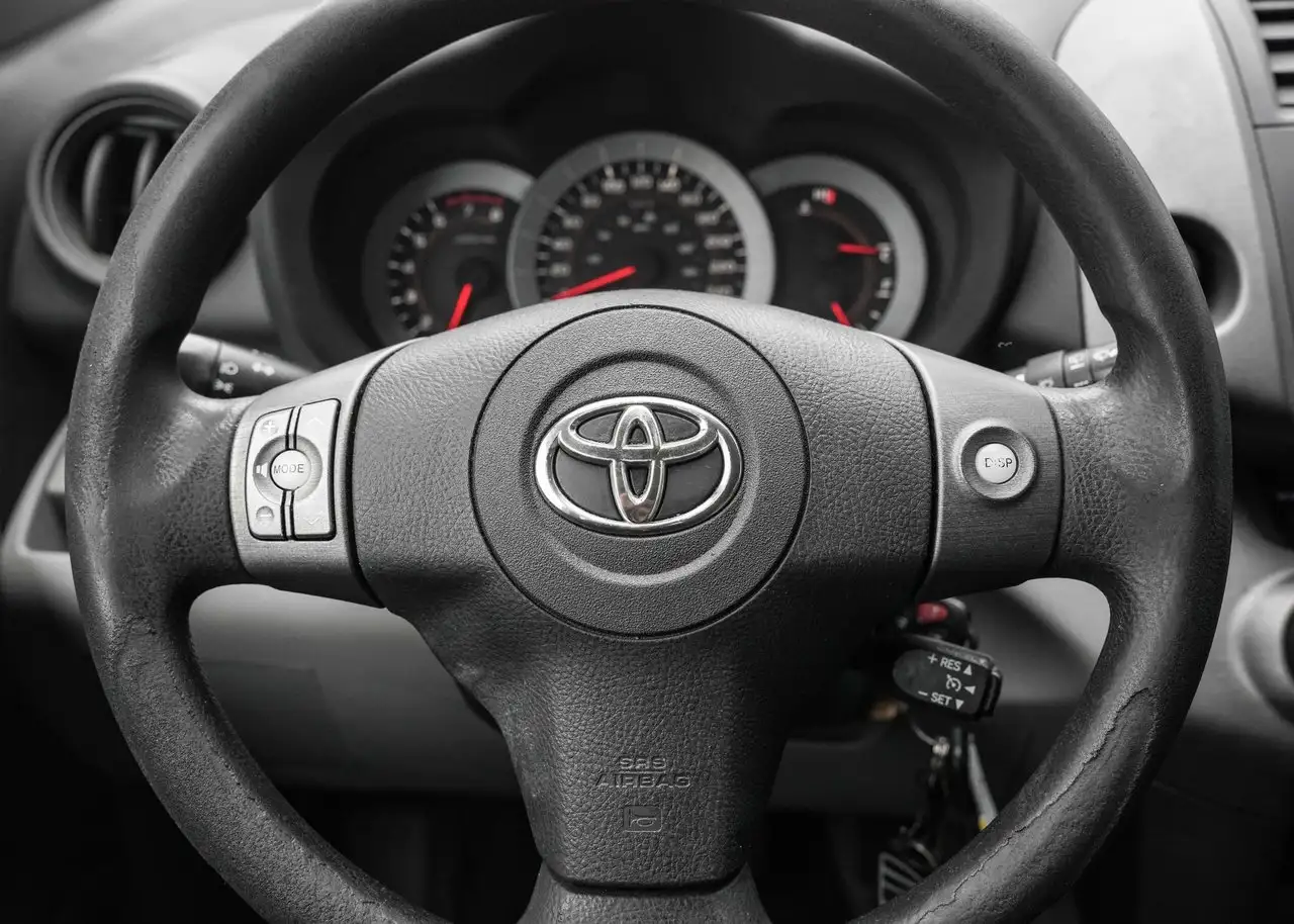 Toyota RAV 4 снимка Toyota RAV 4