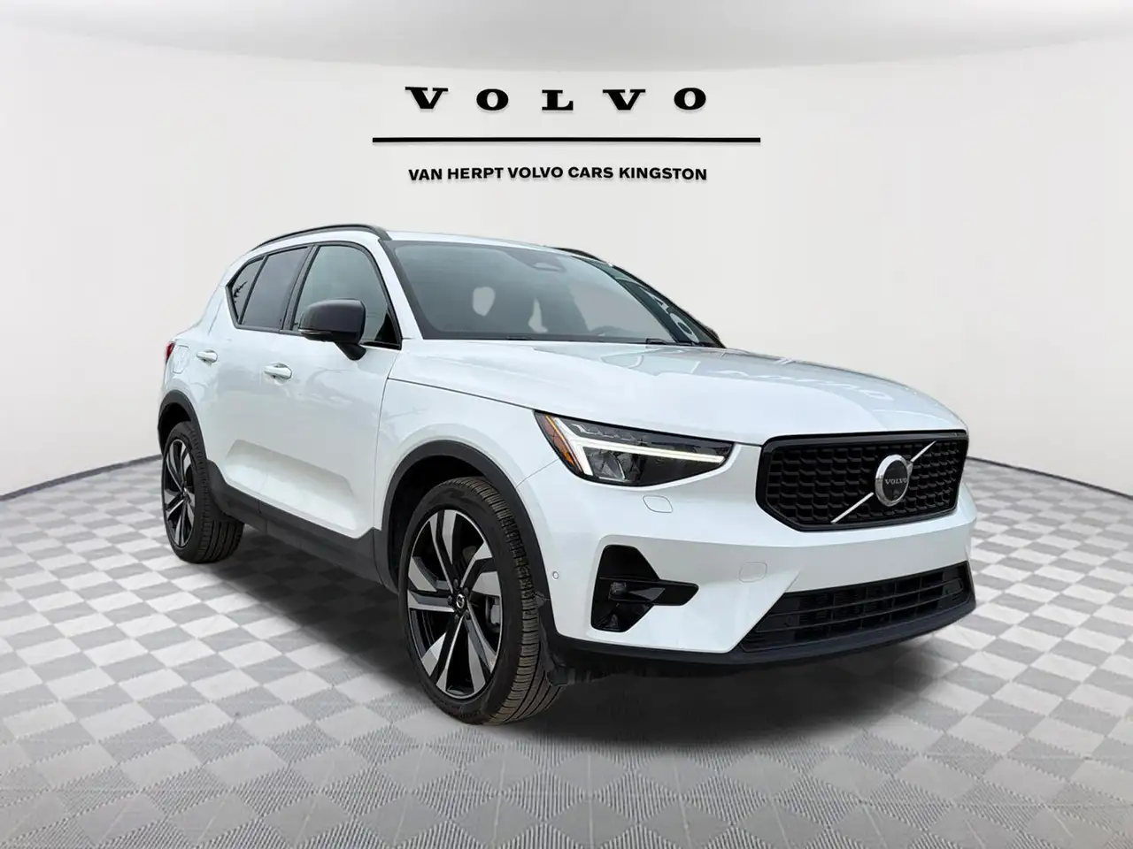 2025 Volvo XC40